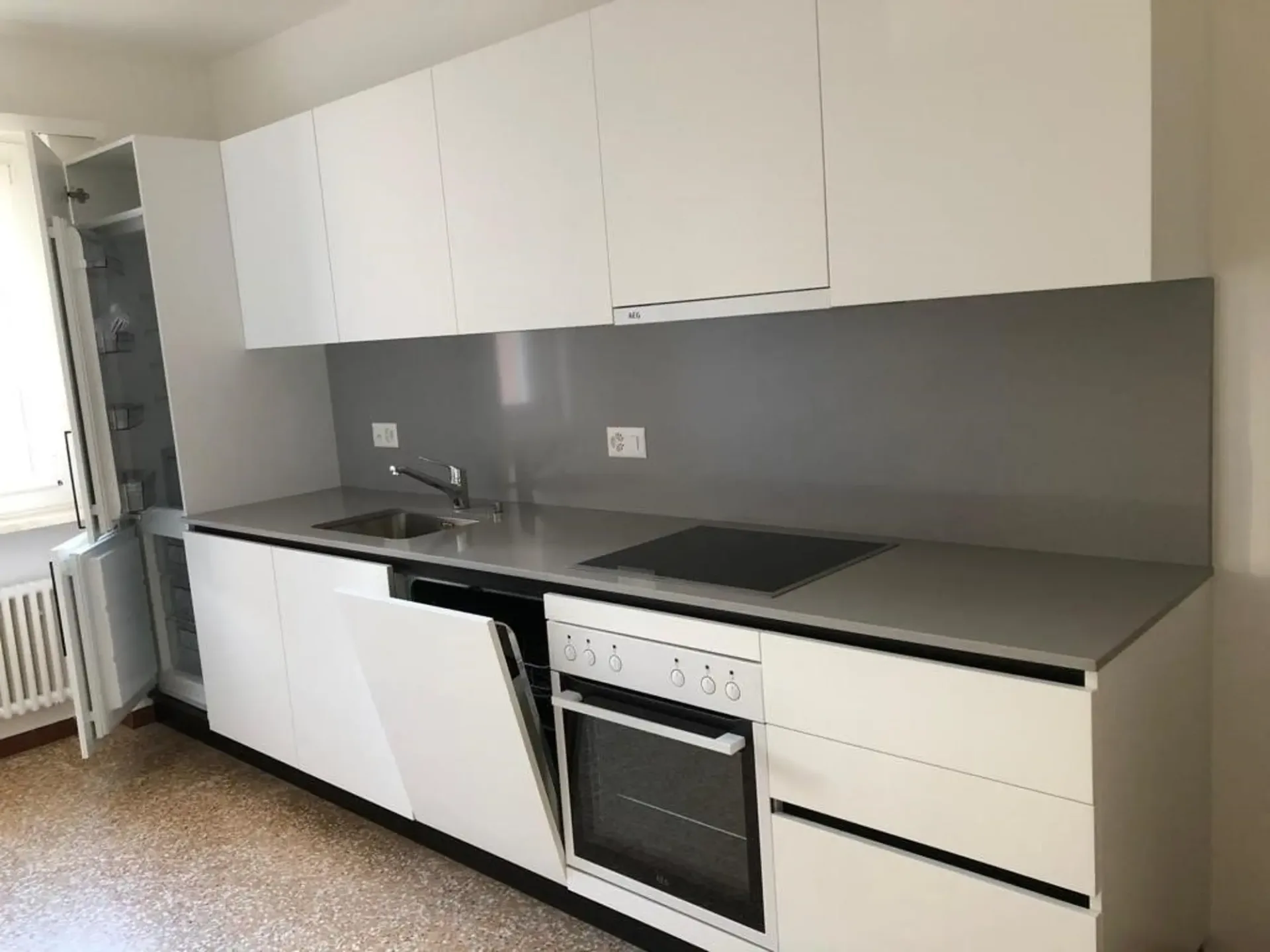 Wir vermieten eine große und renovierte Wohnung, der erste Monat ist kostenlos