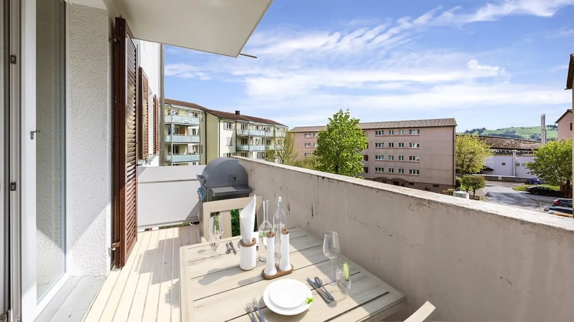 GEMÜTLICHE WOHNUNG AUF DER OBERSTEN ETAGE ZU VERMIETEN