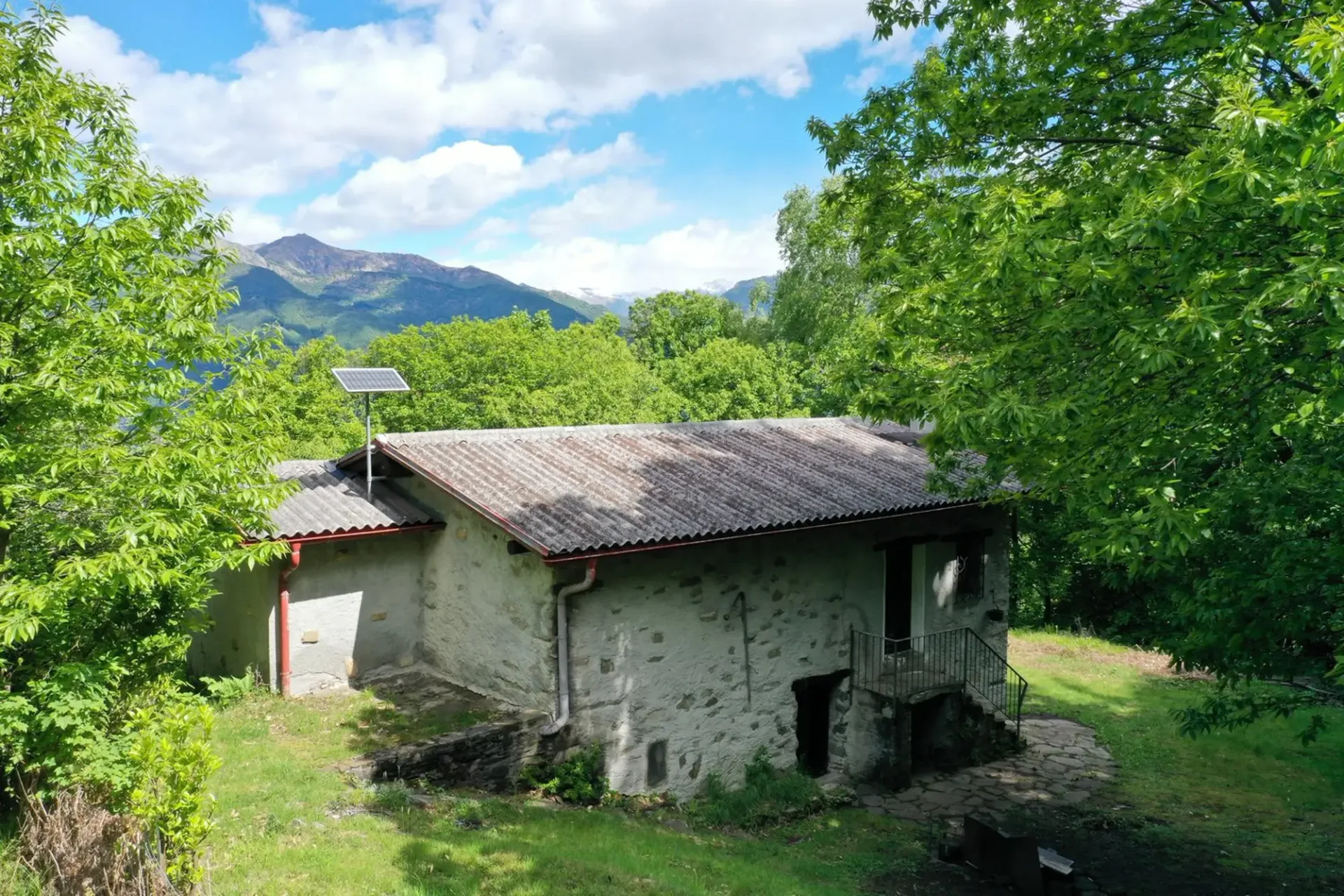 Rustikales Tessiner Steinhaus in Vairano – Naturidylle