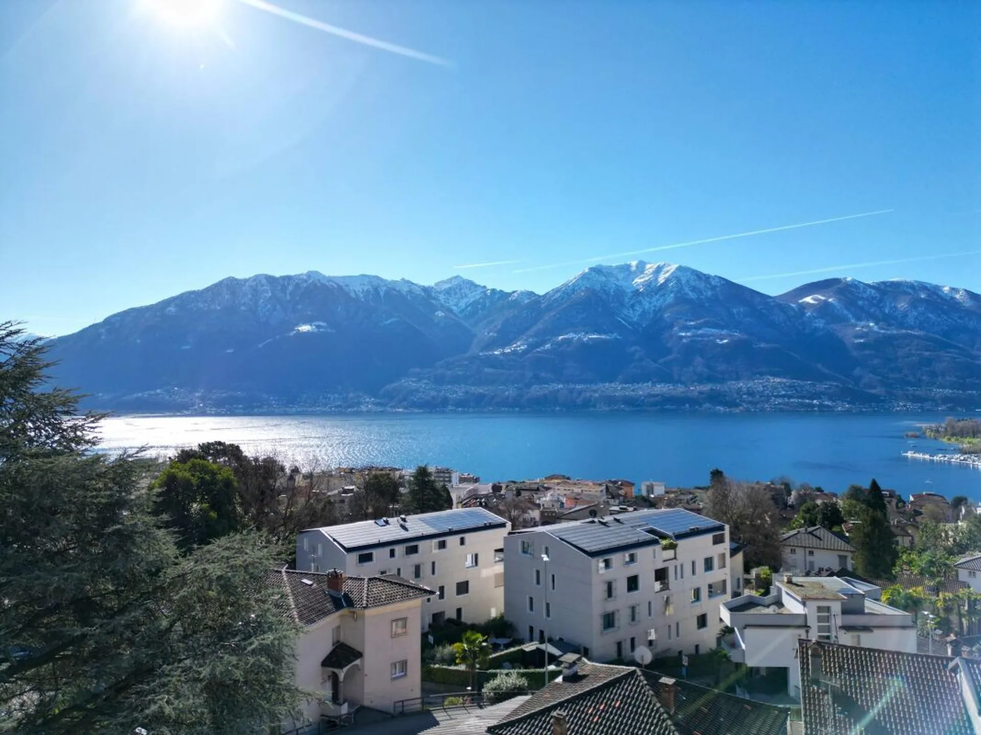 Attico con vista lago nel cuore di Muralto
