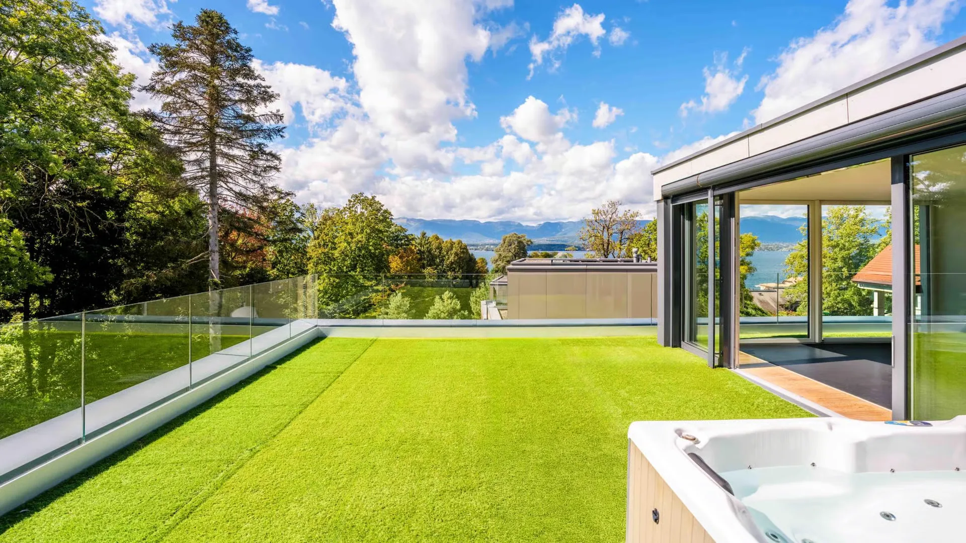 Maison avec piscine et vue Lac