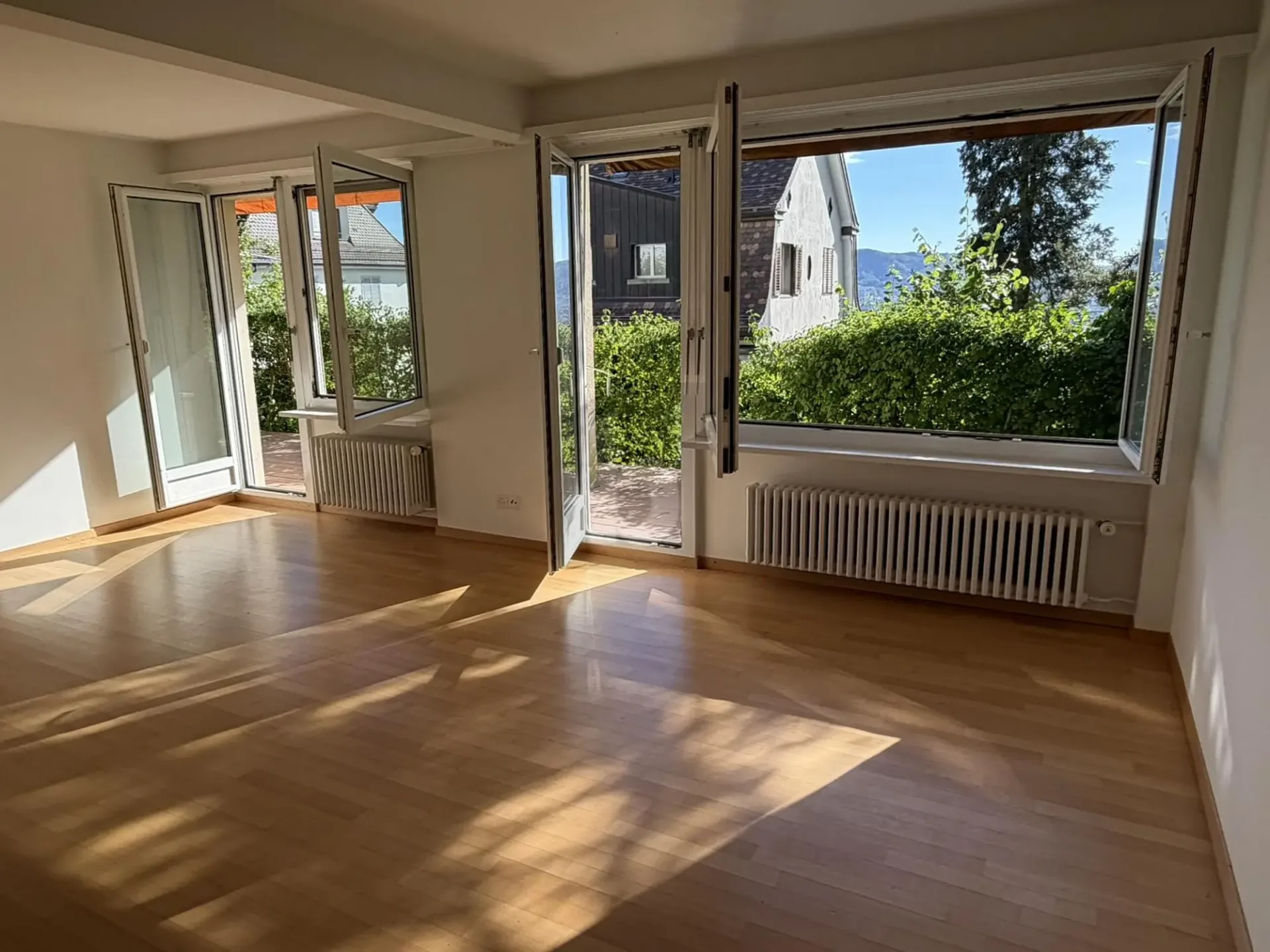 EXCLUSIVE AT ZÜRICHBERG: SUN TERRACE & 2 PP INCLUDED