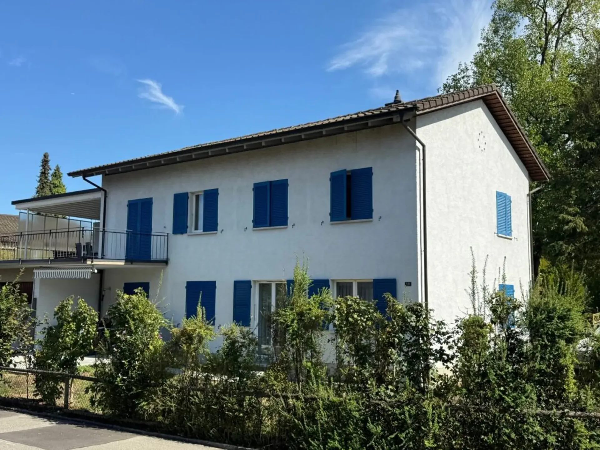 Attraktives Zweifamilienhaus in der Zone W3