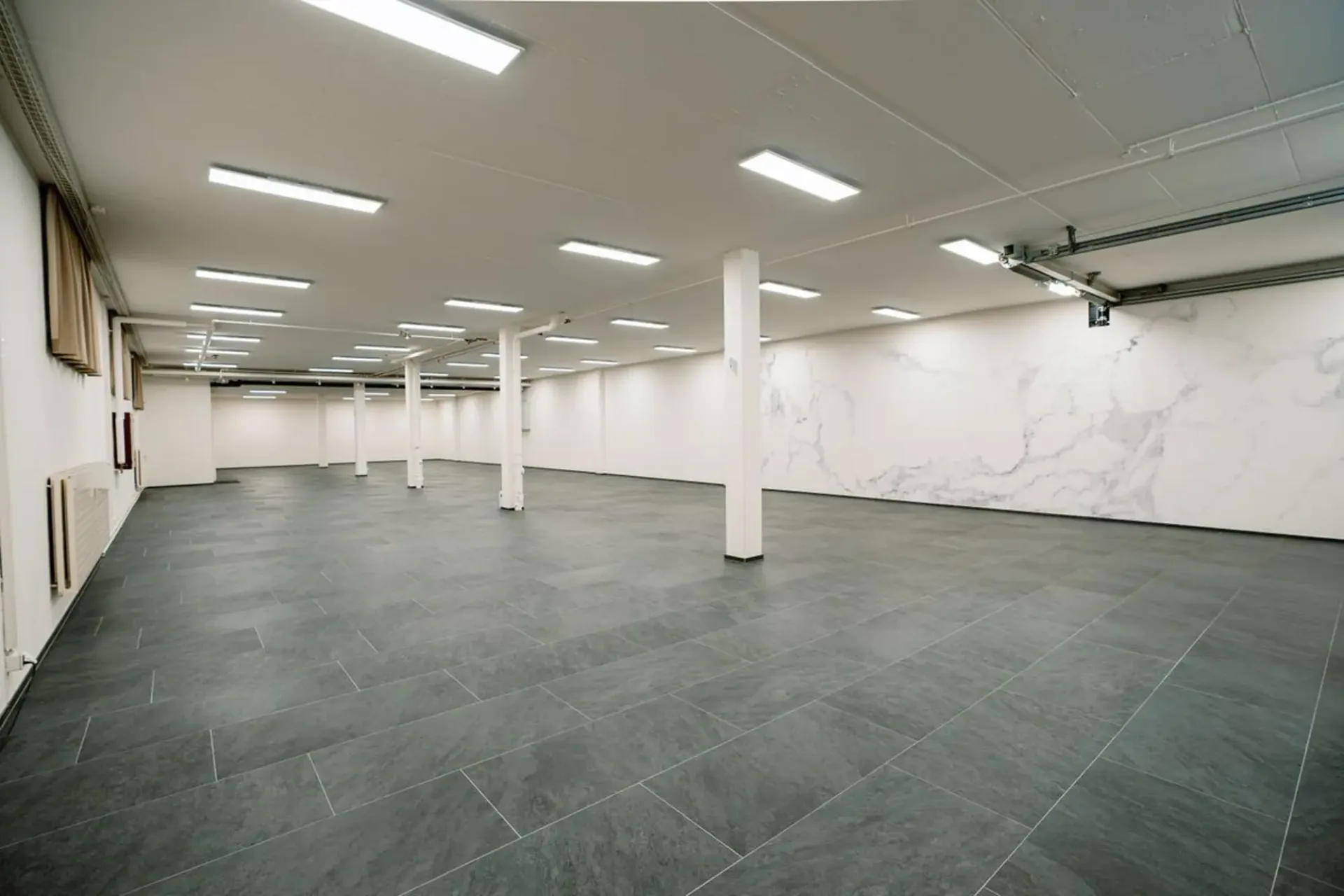 Showroom in prime location in the canton of Zug