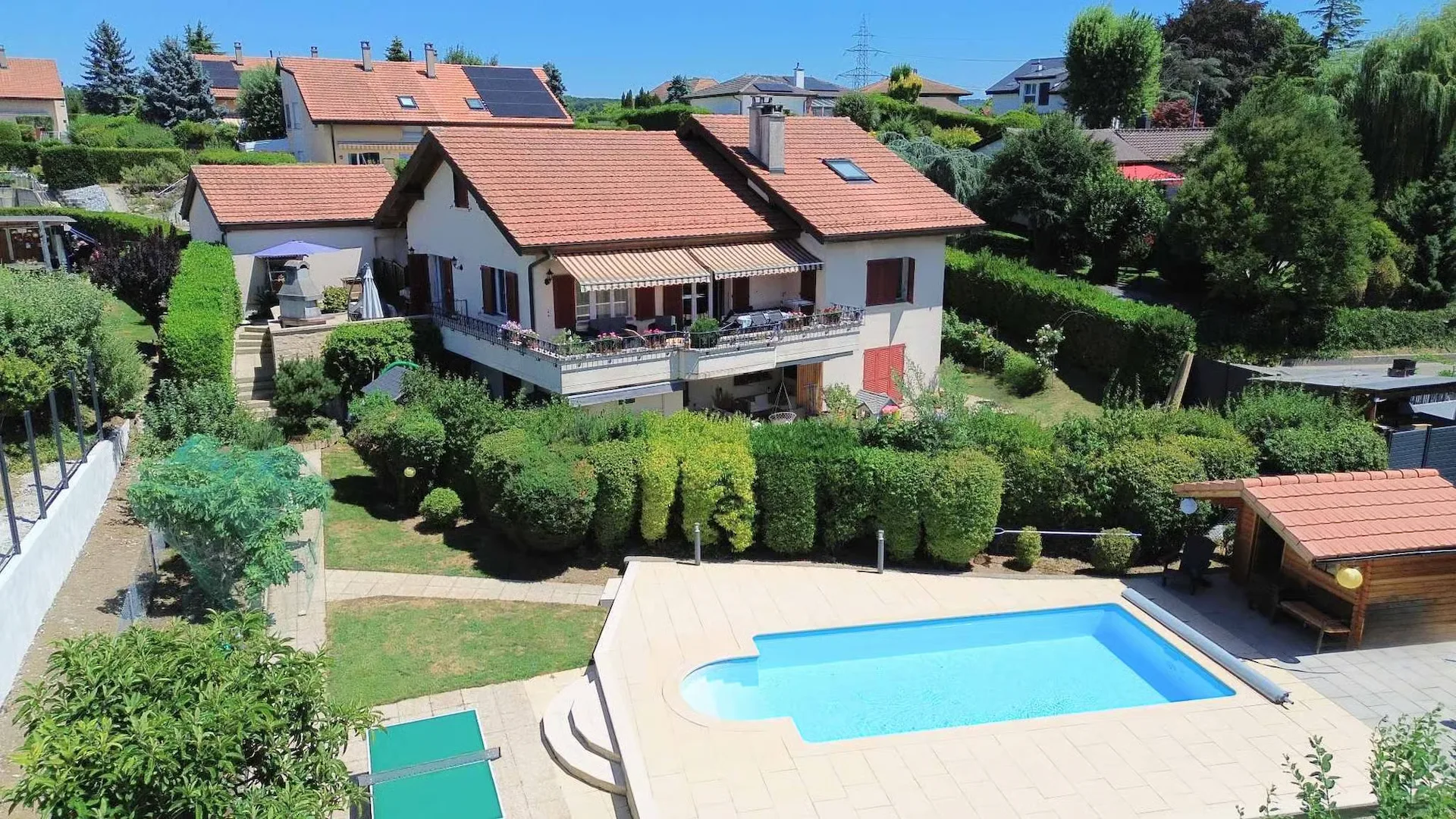Villa für Familien mit Pool und freier Sicht in der Nähe von Lausanne