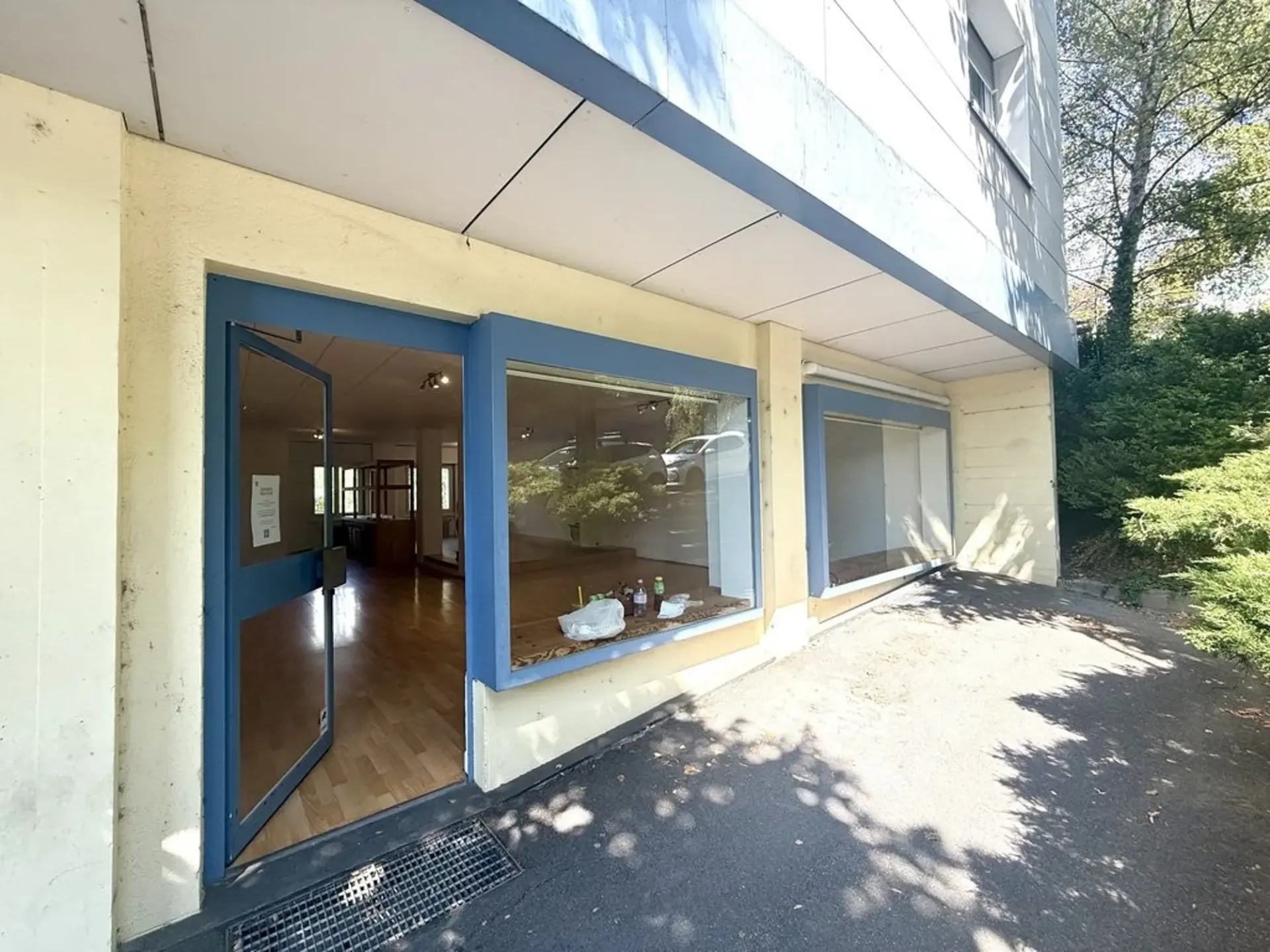 Arcade im Erdgeschoss in der Nähe aller Annehmlichkeiten