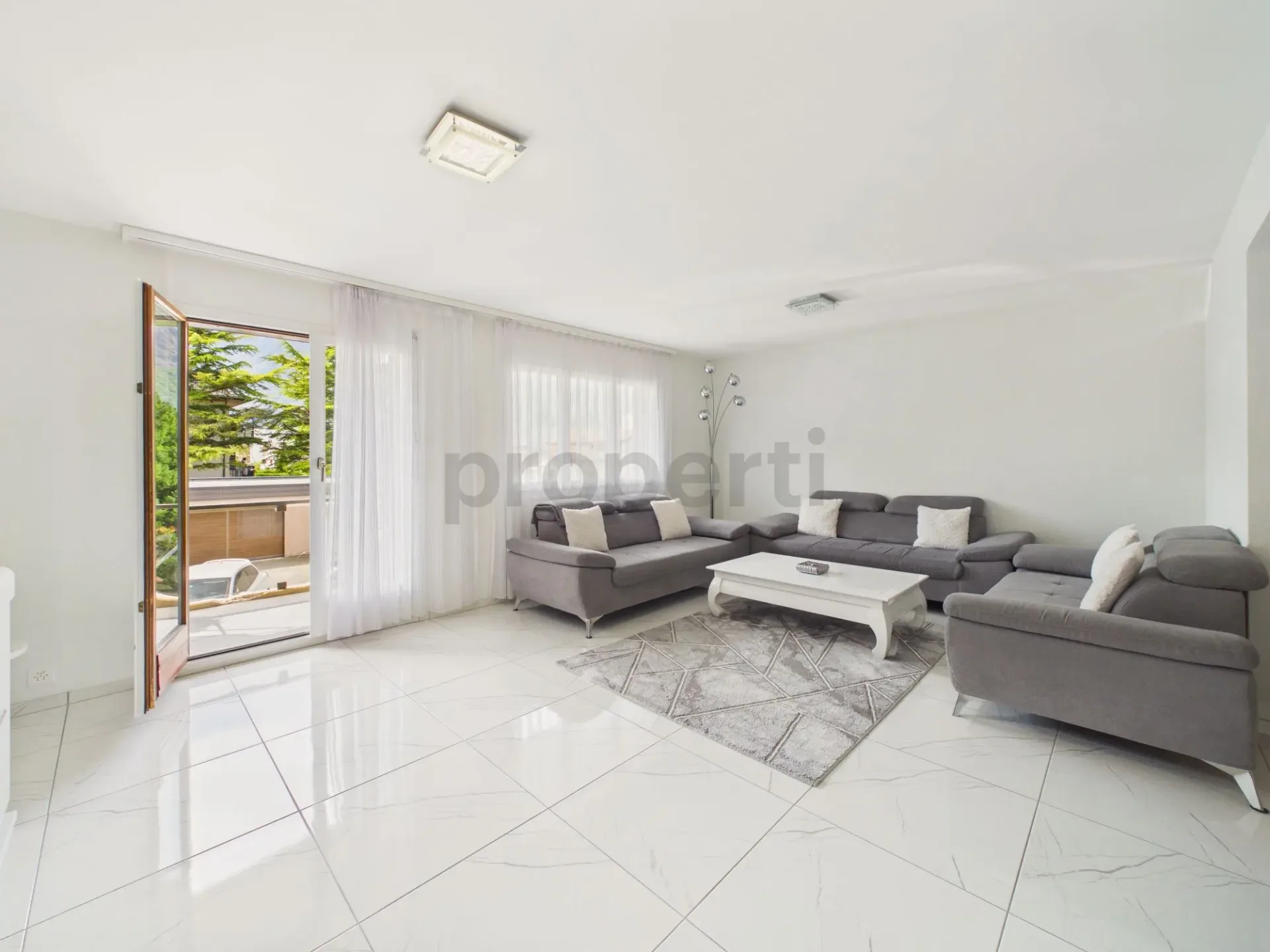 Spacious 4.5 rooms - apartment with balcony, Saxon