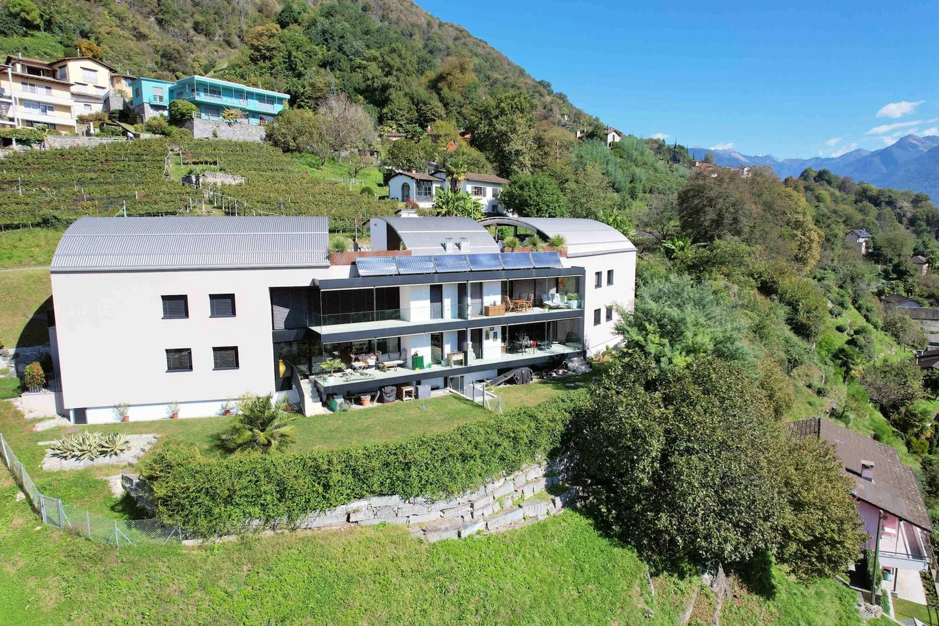 Elegante appartamento in collina con vista panoramica in esclusiva residenza