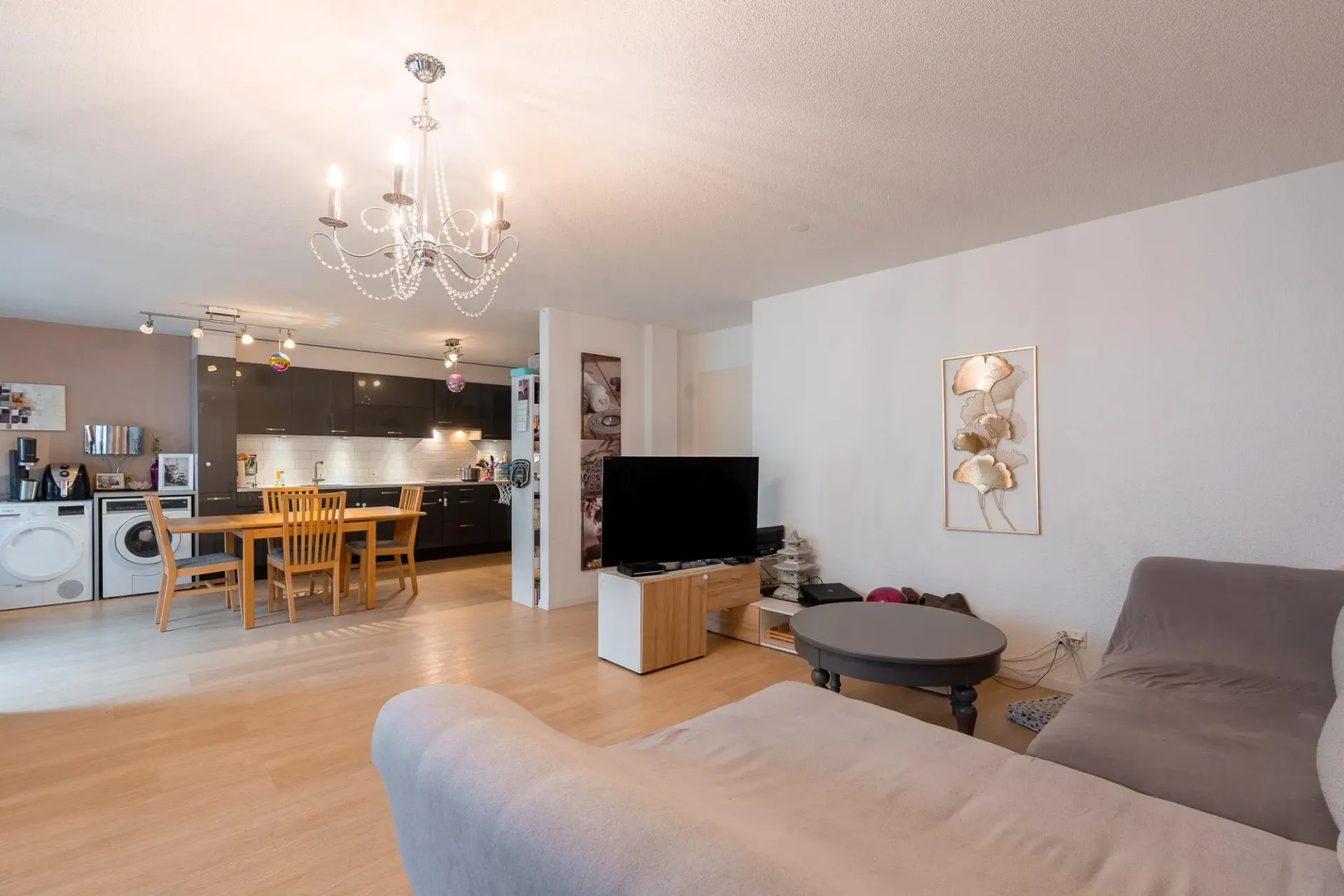 Geräumige 4.5-Zimmer-Wohnung mit Balkon im Stadtzentrum renoviert