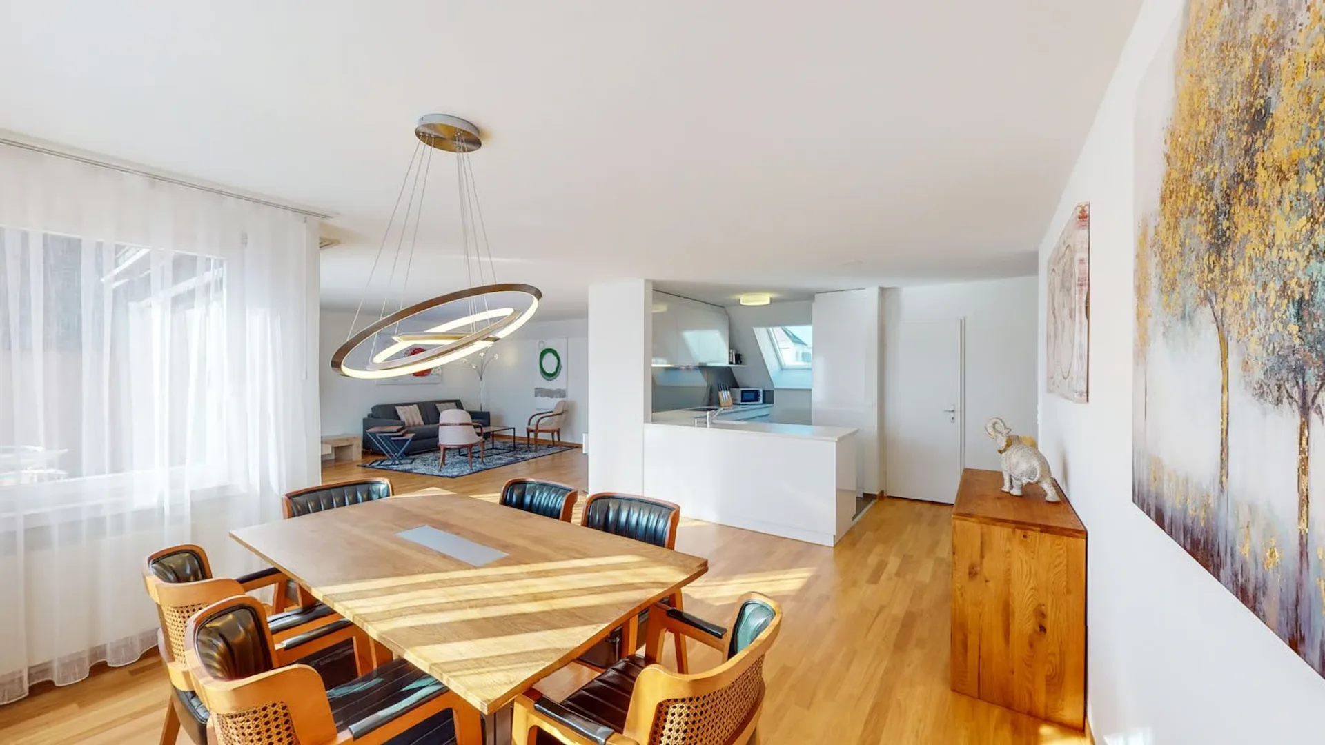 Elegantes 4-Zimmer-Wohnung mit Kamin und 3 Balkonen in Zürich Seefeld