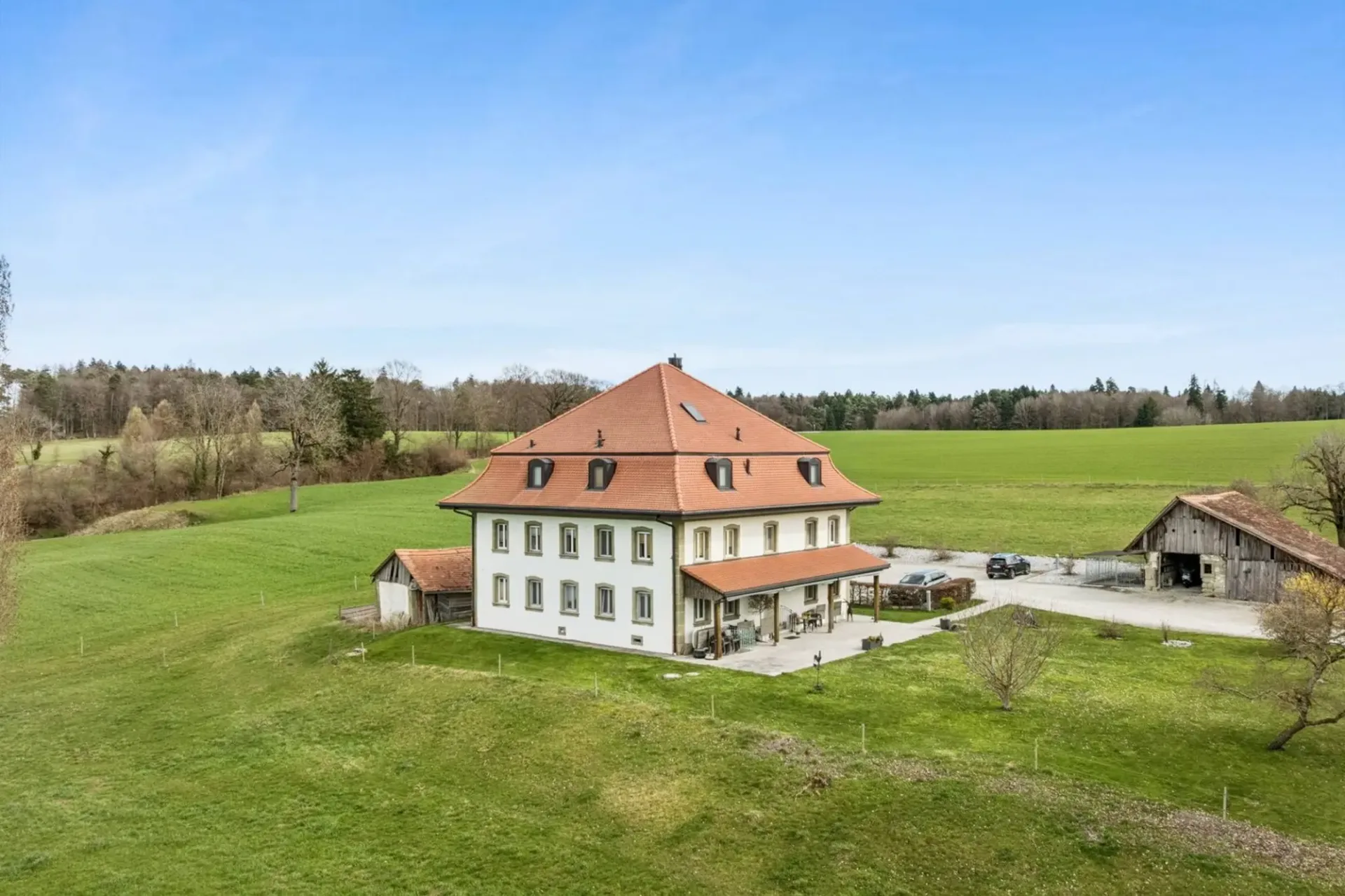 Herrliches Herrenhaus mit 2 Apartments und Gästezimmern