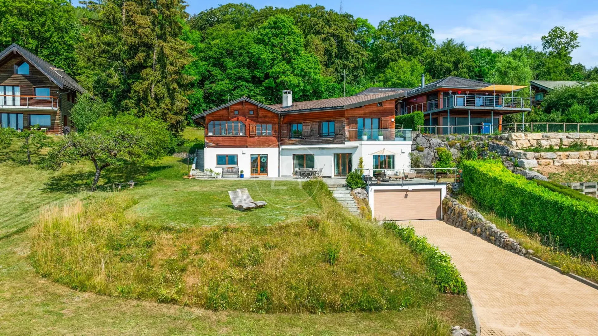 Charmanende Immobilie mit 180-Grad-Blick in Arzier-Le Muids