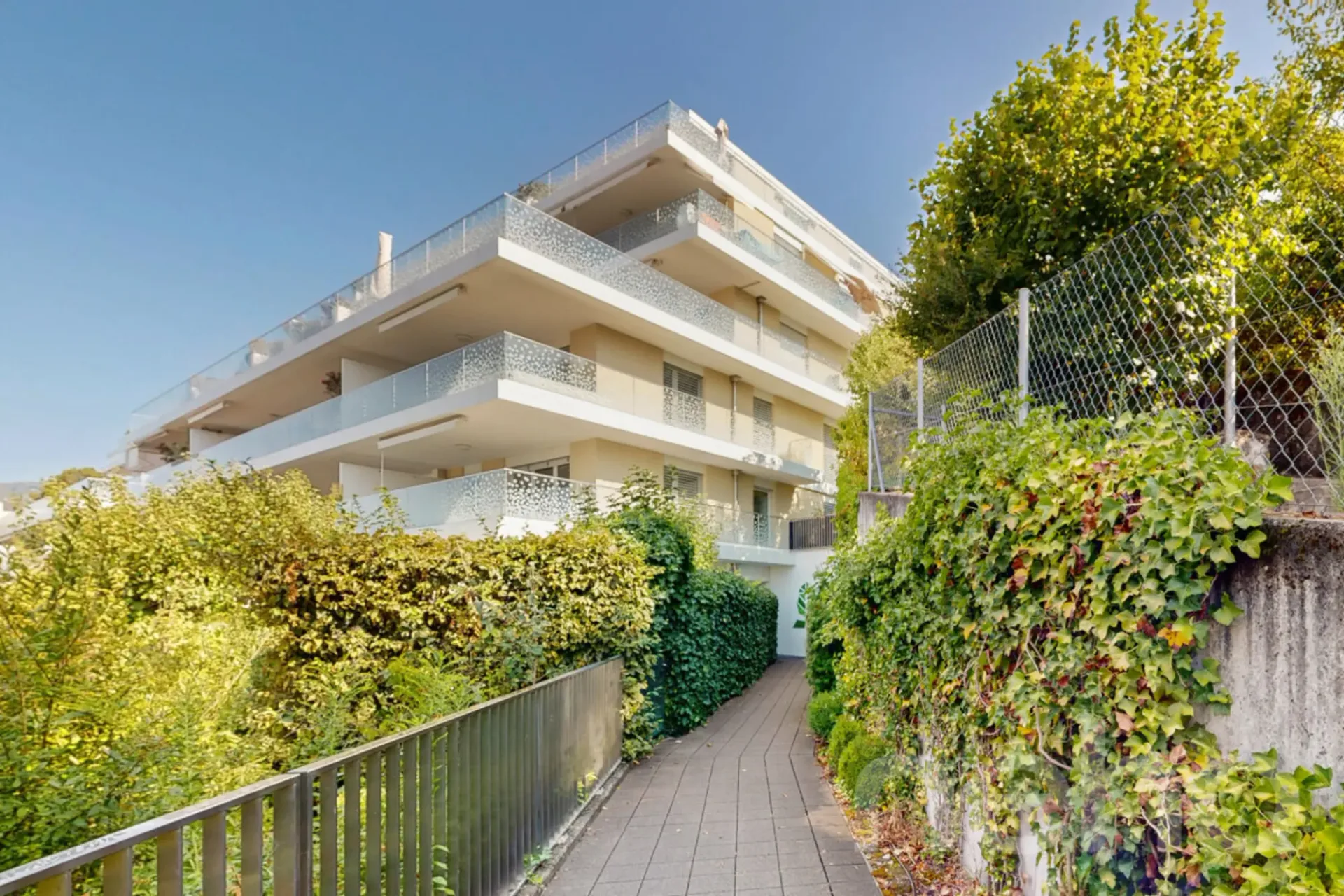 Rare 2.5-room apartment with panoramic view
