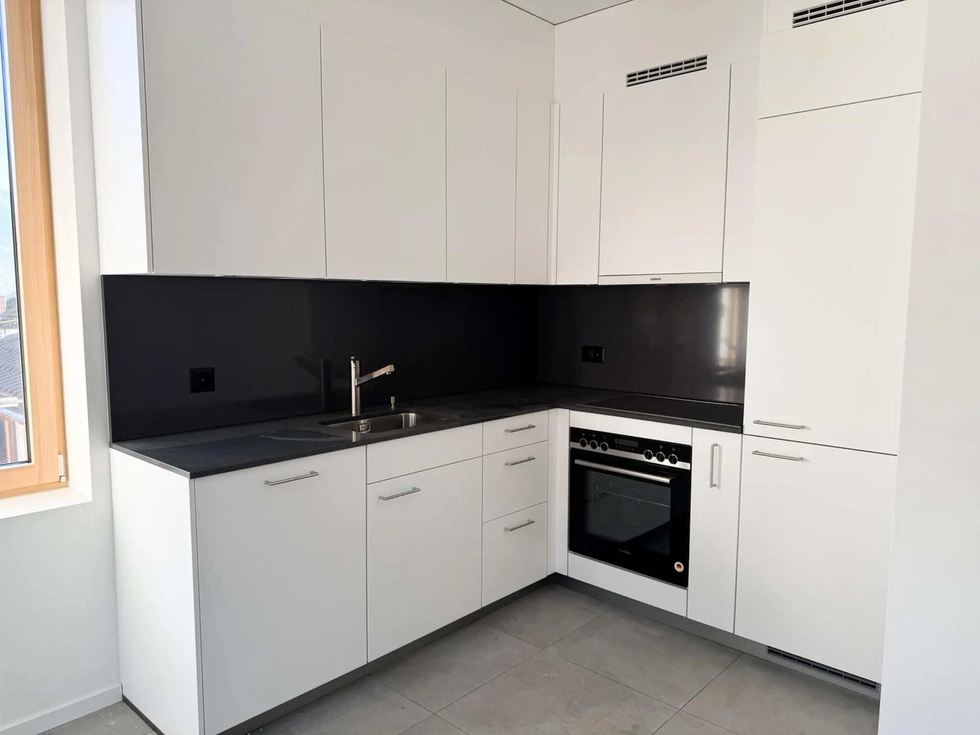 Klar - 2,5 + Garderobe - Erstbezug (Ref. 69-11)