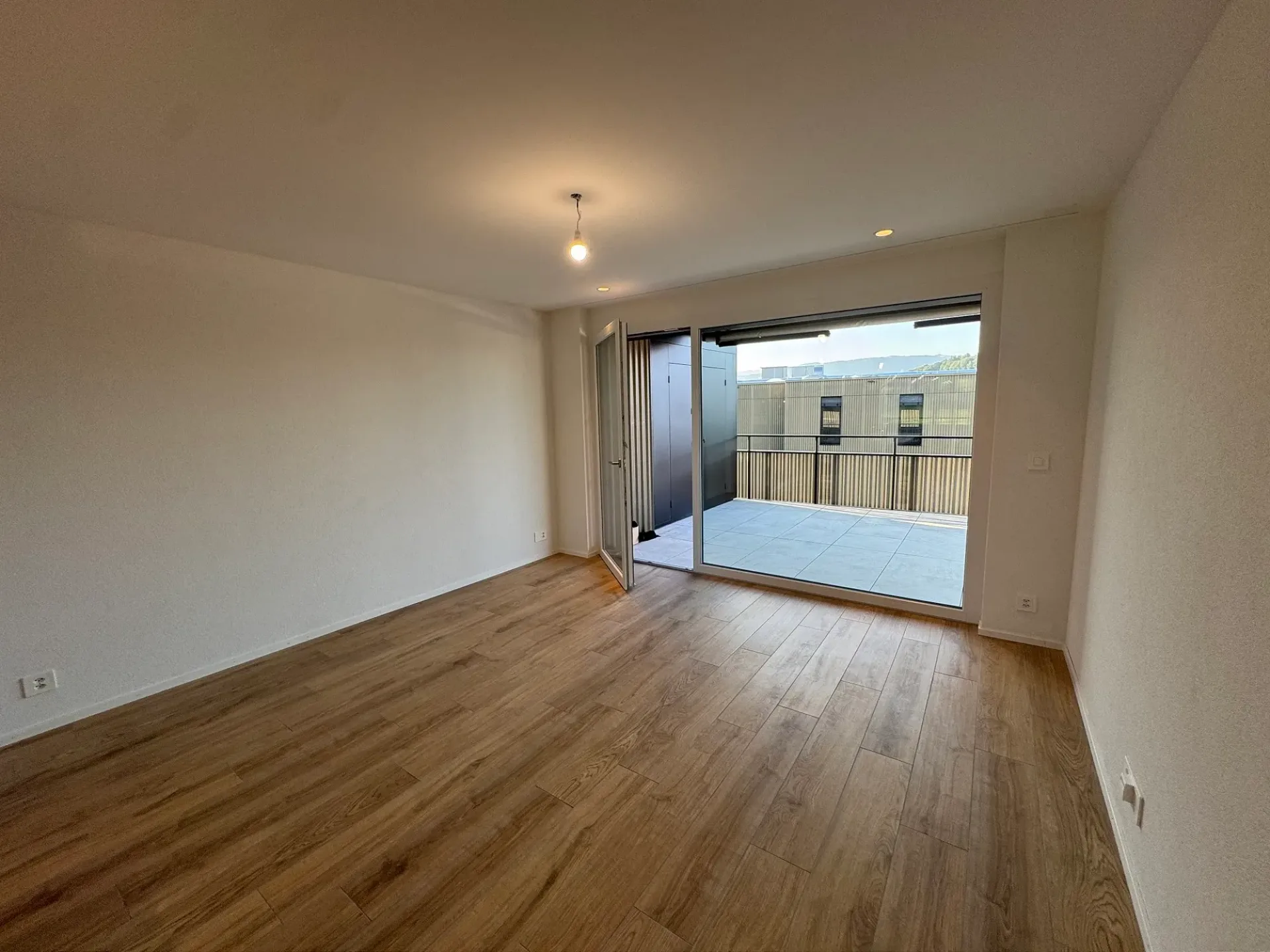 05594 - Appart. 3½ PCES - IMP. CHAMP-RIOND 8 - MATRAN