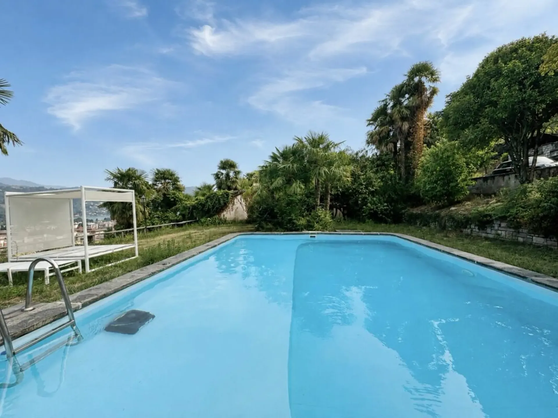 Prächtige mediterrane Villa mit Pool und großem Garten