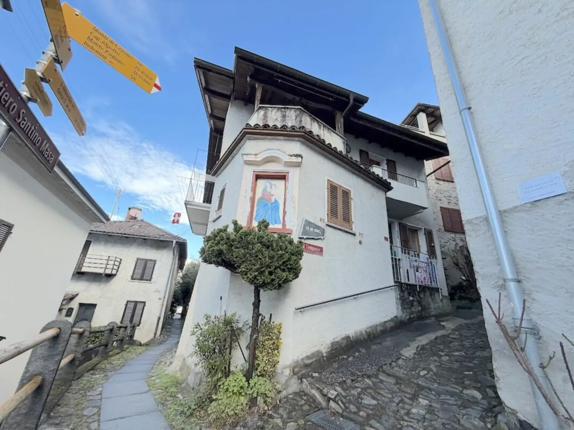 Ruhiges EFH 5 Zimmer mit Seesicht und vielen Kellern   Tranquilla casa indipendente con 5 locali, vista lago e numerose cantine