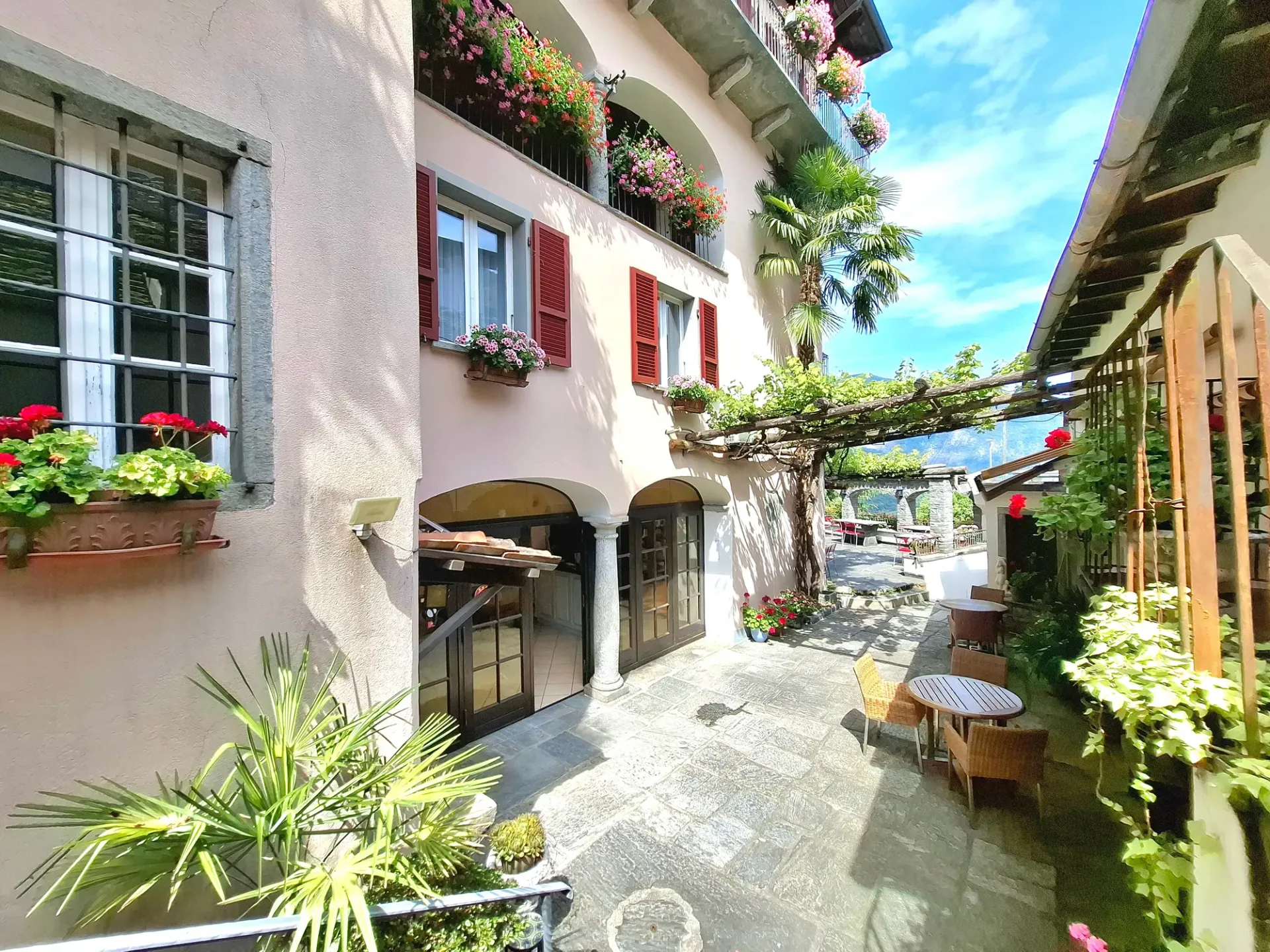 Willkommen in diesem exklusiven historischen Hotel im Herzen des Kantons Tessin!