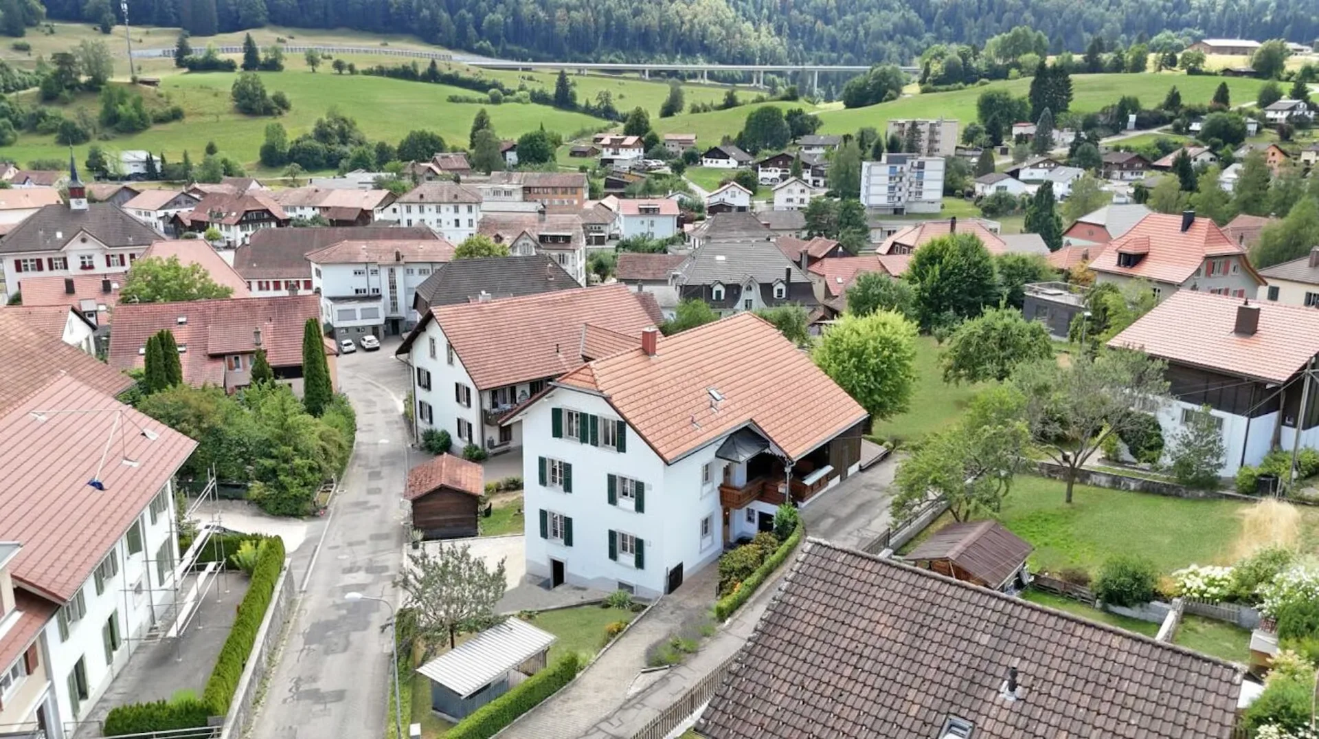 Haus mit zwei Wohnungen - Ein Potenzial, das sich an Ihre Wünsche anpasst