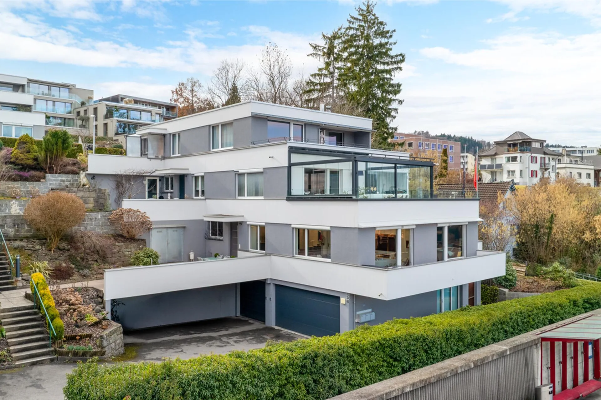 Horgen: Terrassenwohnung mit Studio und Sauna
