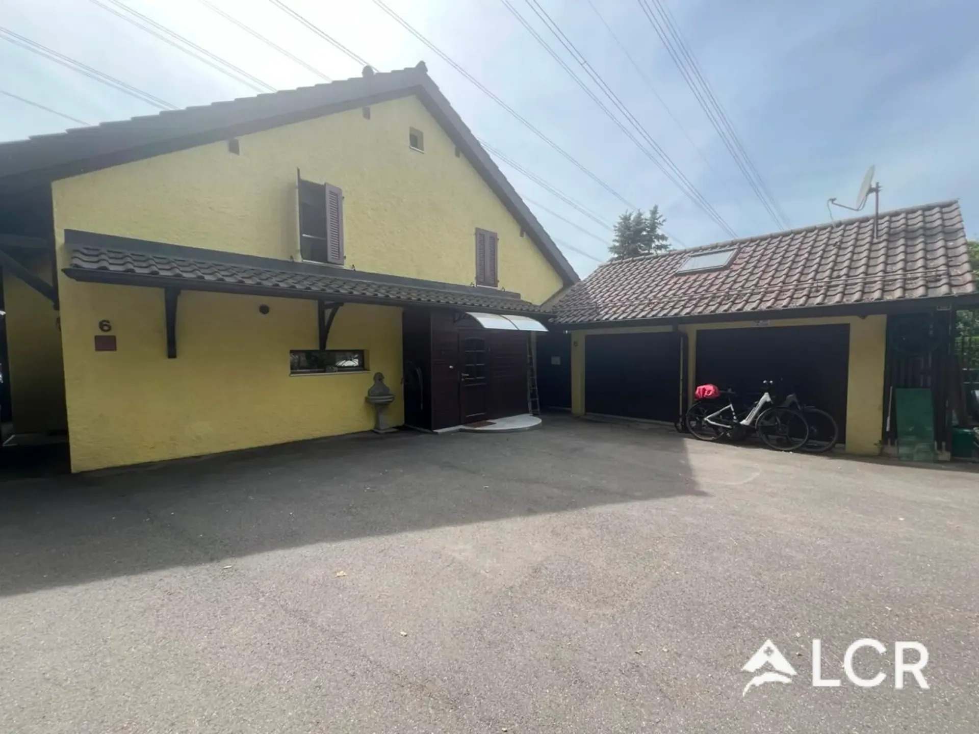 Schönes Haus von 5.5 Zimmern, möbliert, 4 Schlafzimmer / 2 Badezimmer / 1 Terrasse / 3 Parkplätze / 1 großer privater Garten (kein Vis-à-vis)