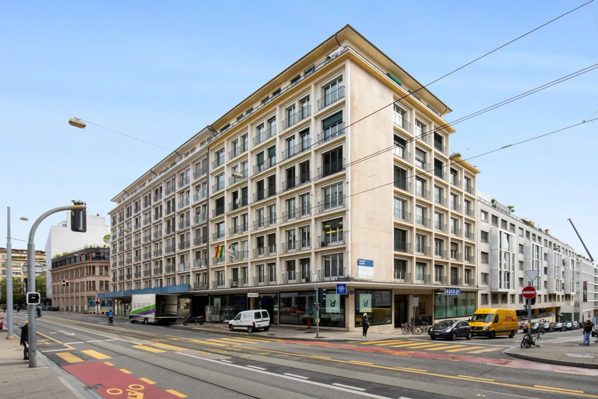 Ideale Lage - Nah an Bahnhof und UNO