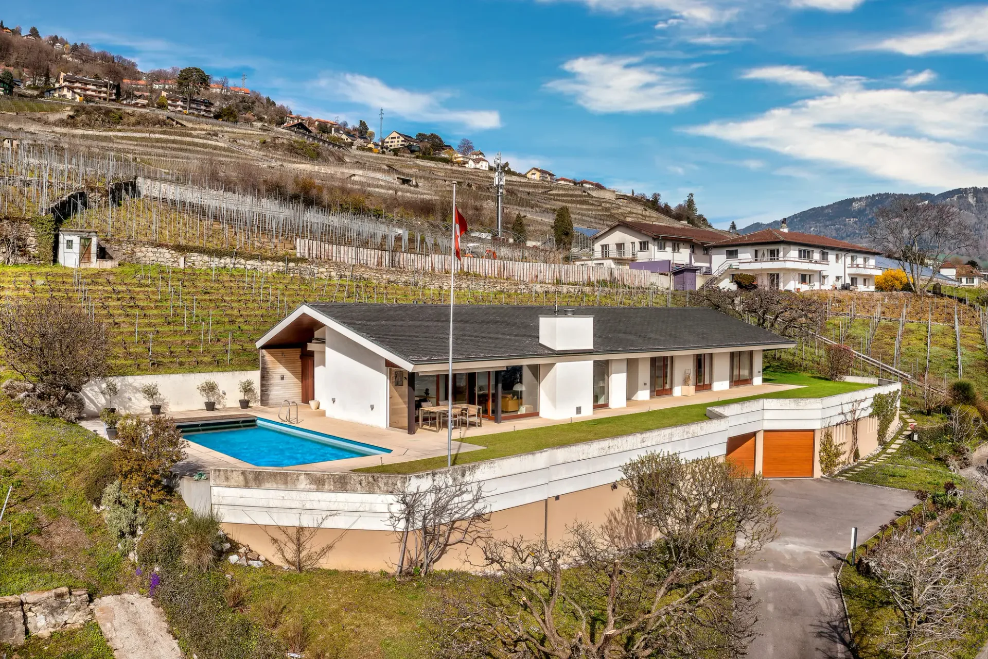 CORSEAUX - EIGENTUM IN DEN WEINBERGEN MIT ATEMBERAUBENDER AUSBLICK AUF
