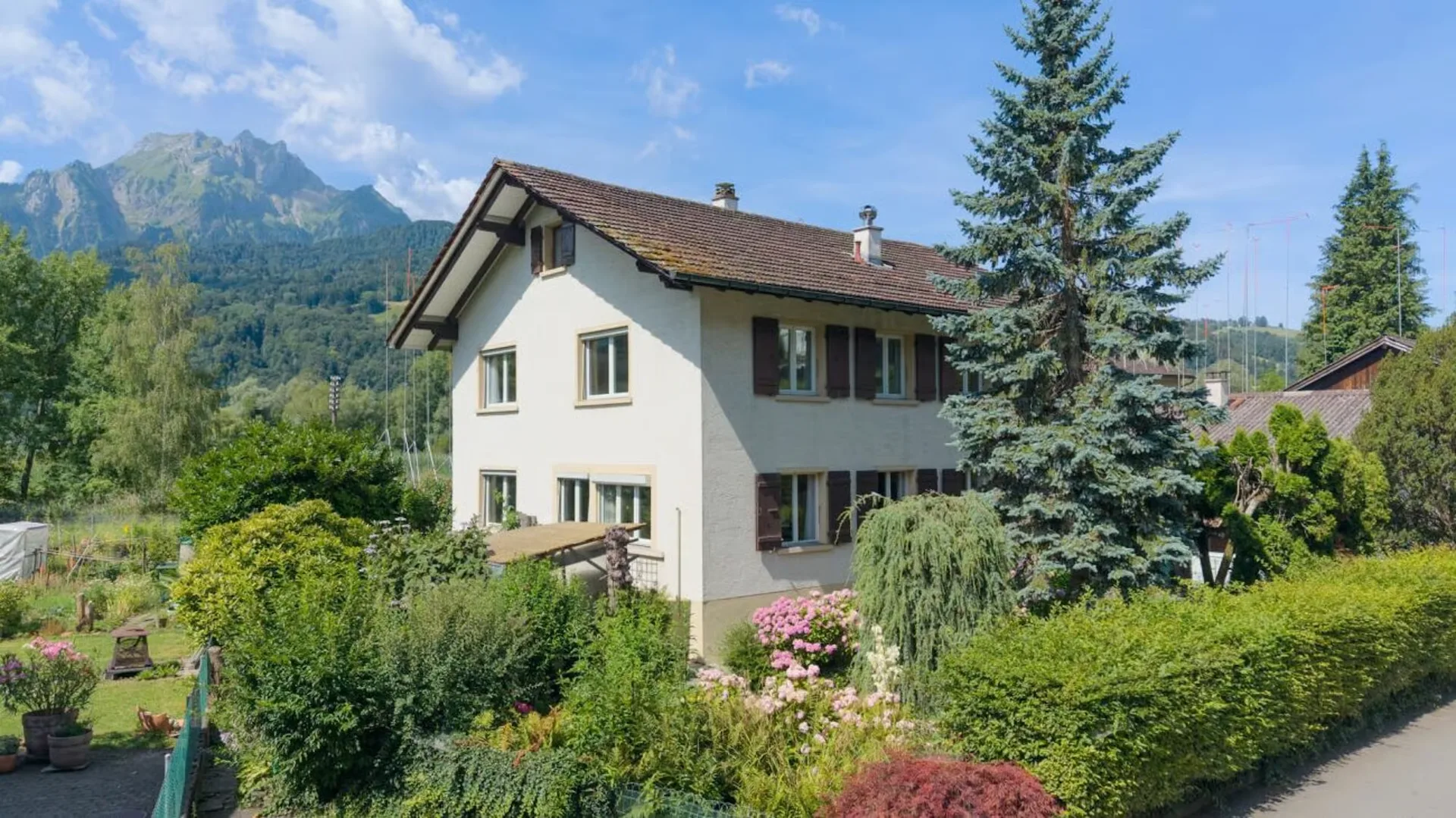 Haus mit vielfältigem Potenzial in Seenähe