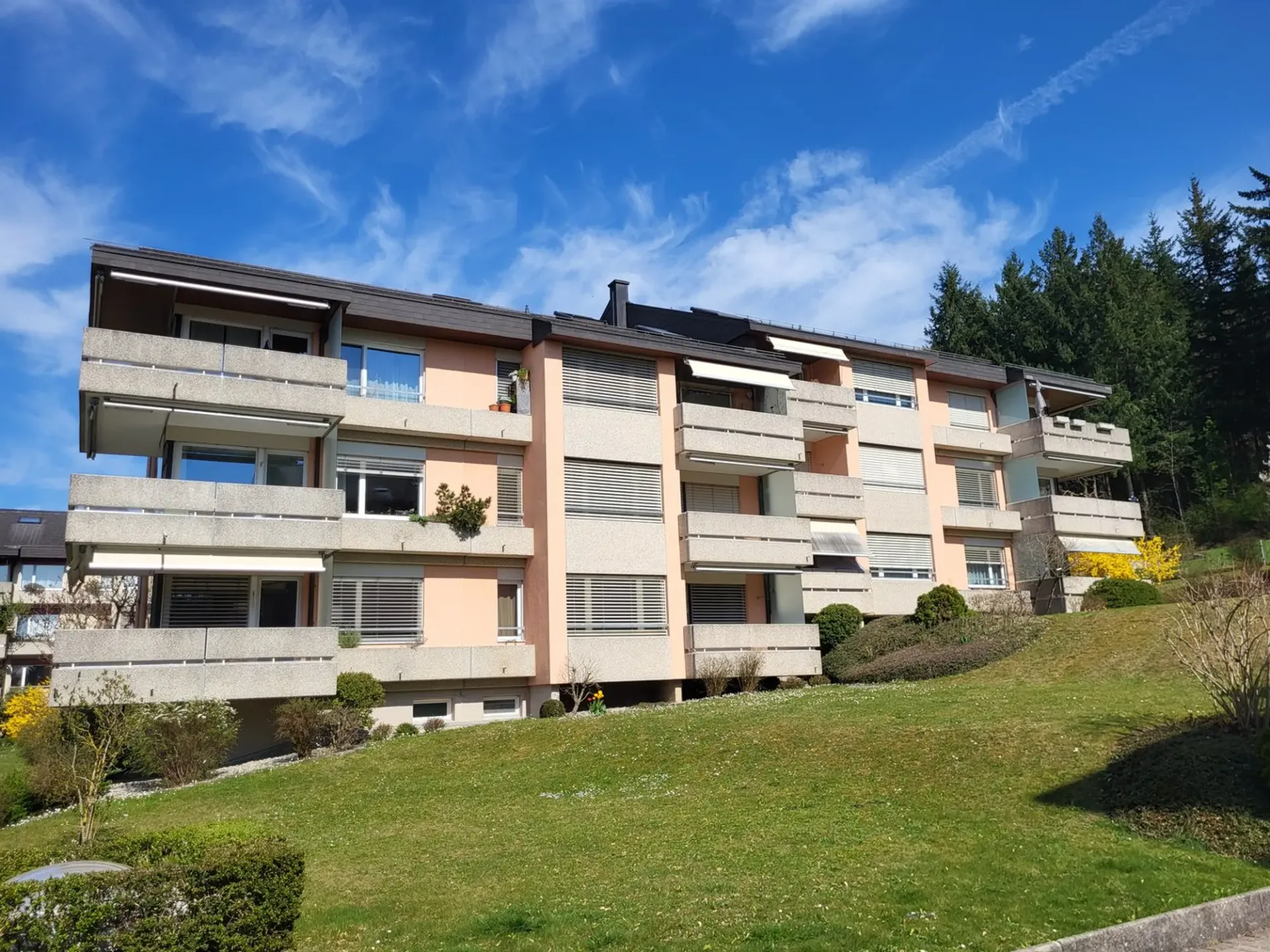 Appartement lumineux 3 pièces avec balcon à Köniz