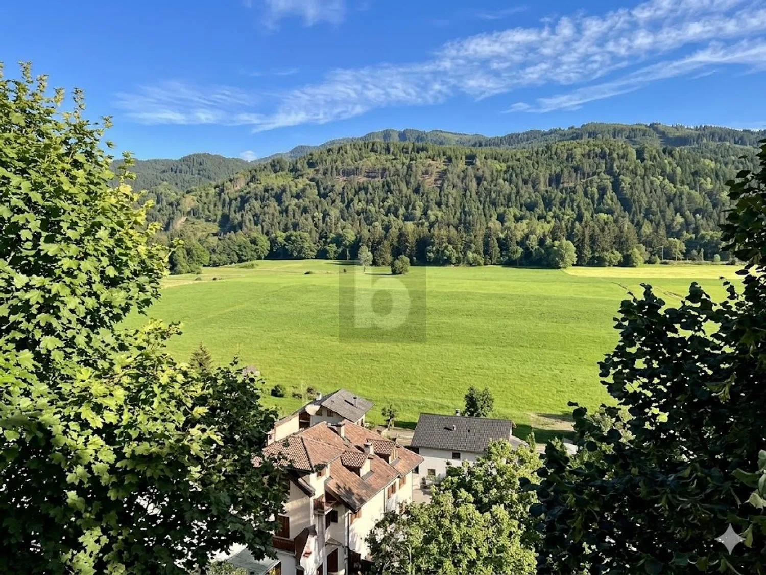 CHANCE, SCHÖNE AUSSTATTUNG, GRUNDSTÜCK UND POTENZIAL
