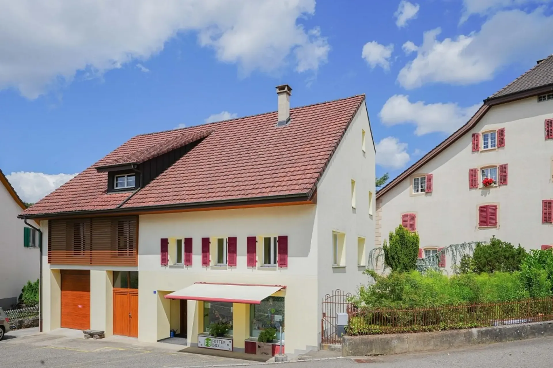 Incredibly spacious! Residential and commercial property in the village center