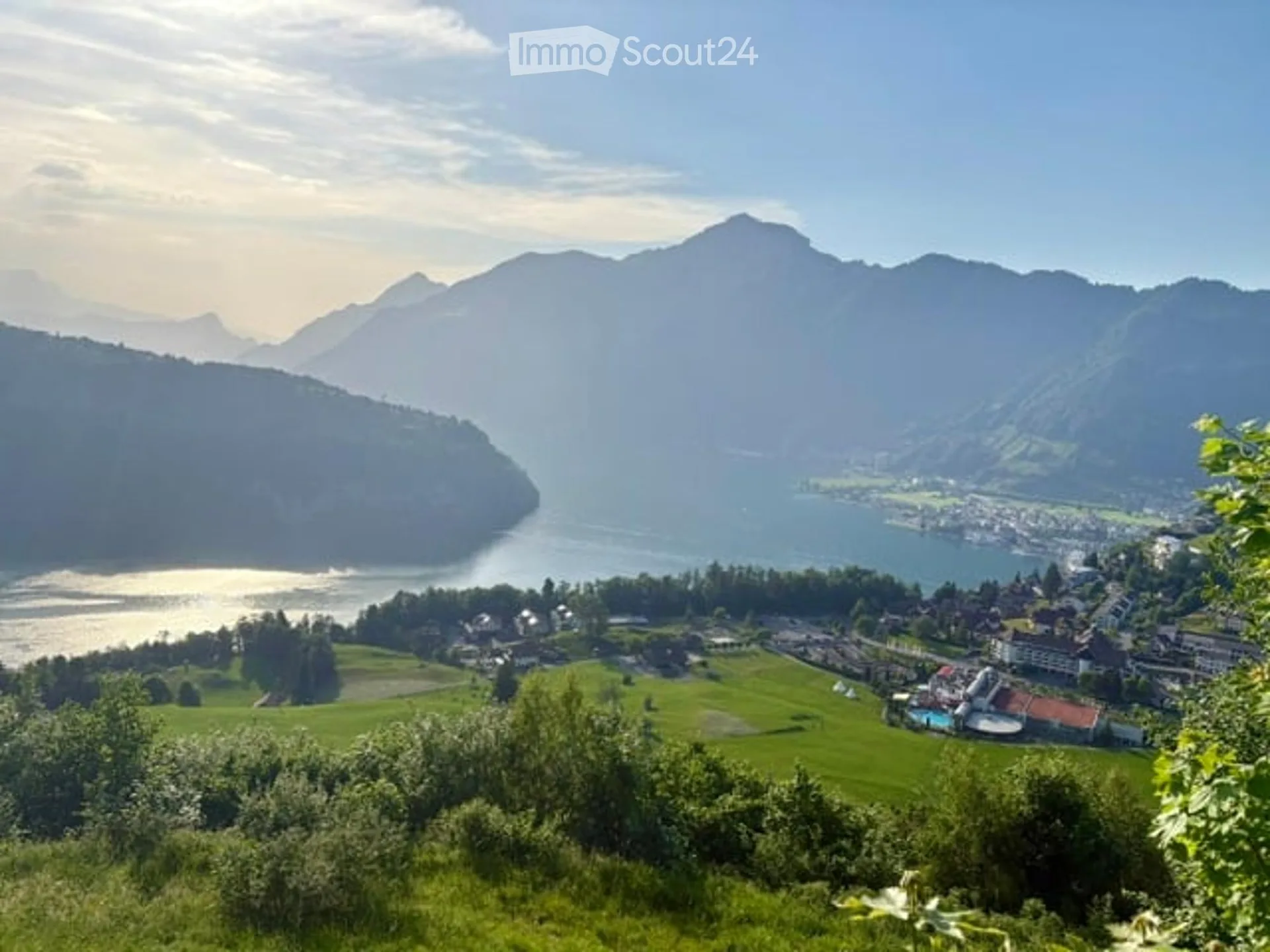 Grosszügiges 5.5-Zimmer-Familienhaus mit Seeblick, Garten, Doppelgarage & Bodenheizung