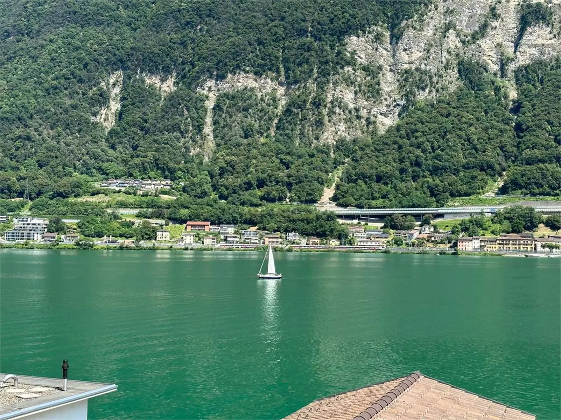 RIVA SAN VITALE - ZWEI WOHNUNGEN DIREKT AM SEE MIT AUSSICHT