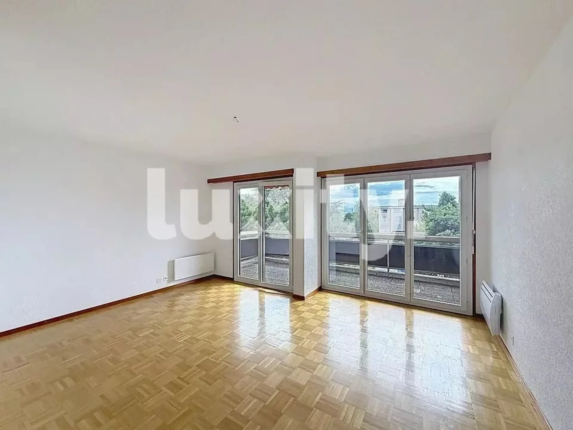 Charmantes Apartment mit Balkon, nahe dem See und dem Bahnhof