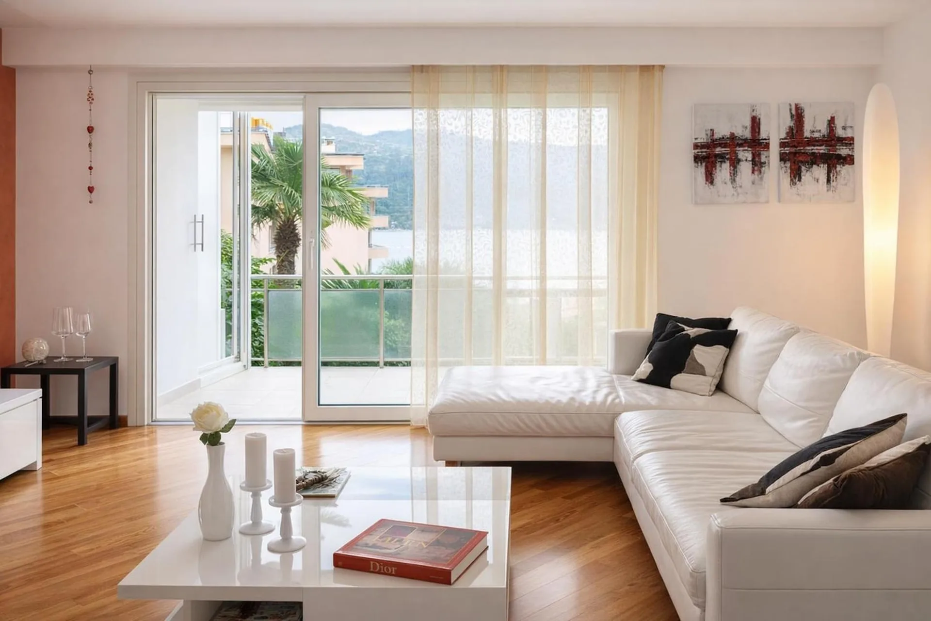 Raffiniertes 4,5-Zimmer-Wohnung mit Doppelterrasse und atemberaubendem Seeblick