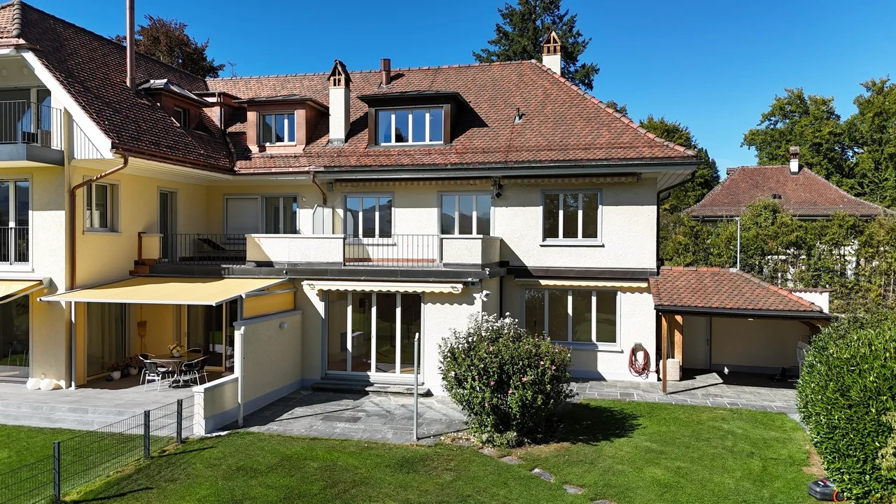 GROSSZÜGIG WOHNEN, STILVOLL LEBEN - ATTRAKTIVE DOPPELHAUSVILLA