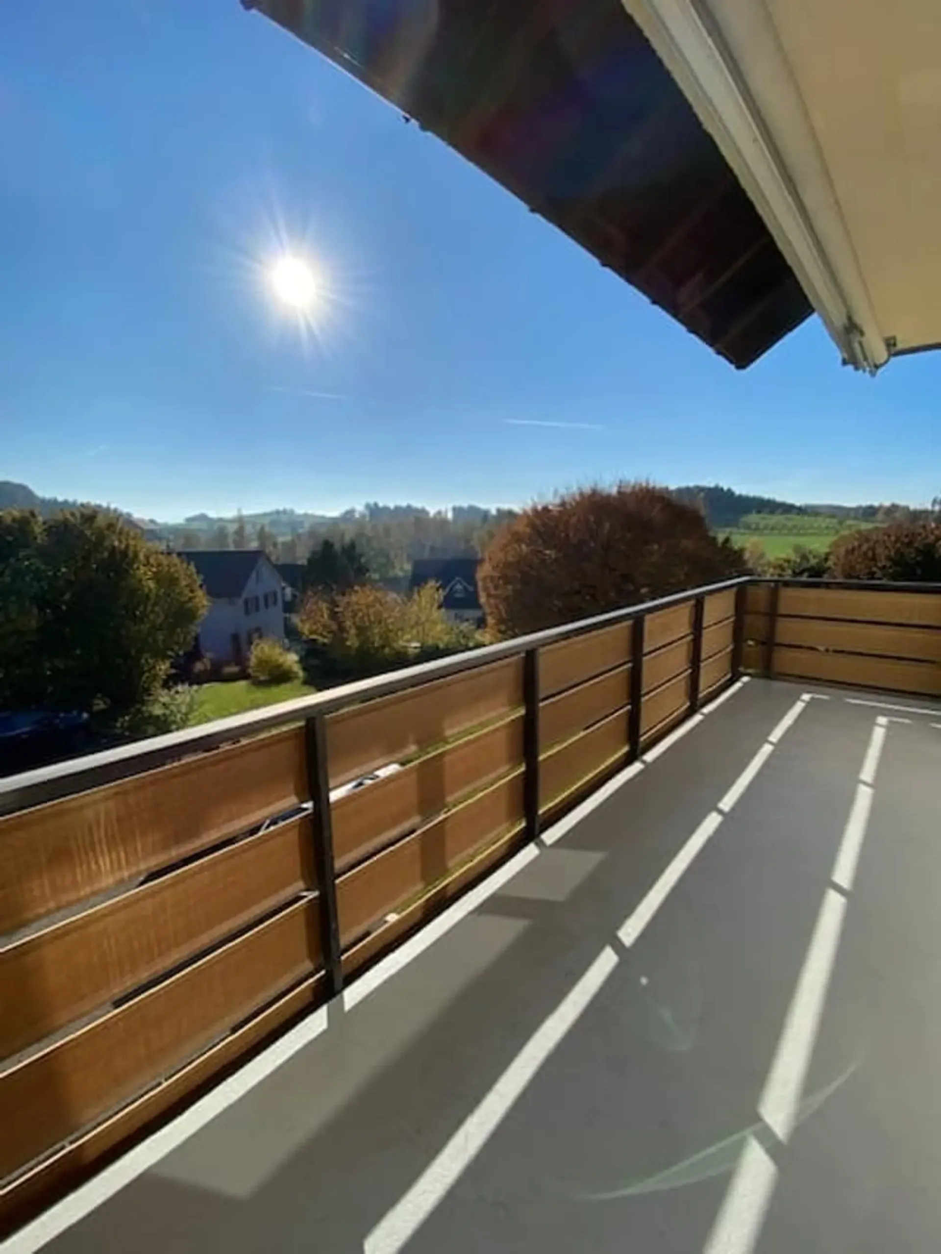 4,5 Zimmer Wohnung mit Balkon und Aussicht ins Grüne