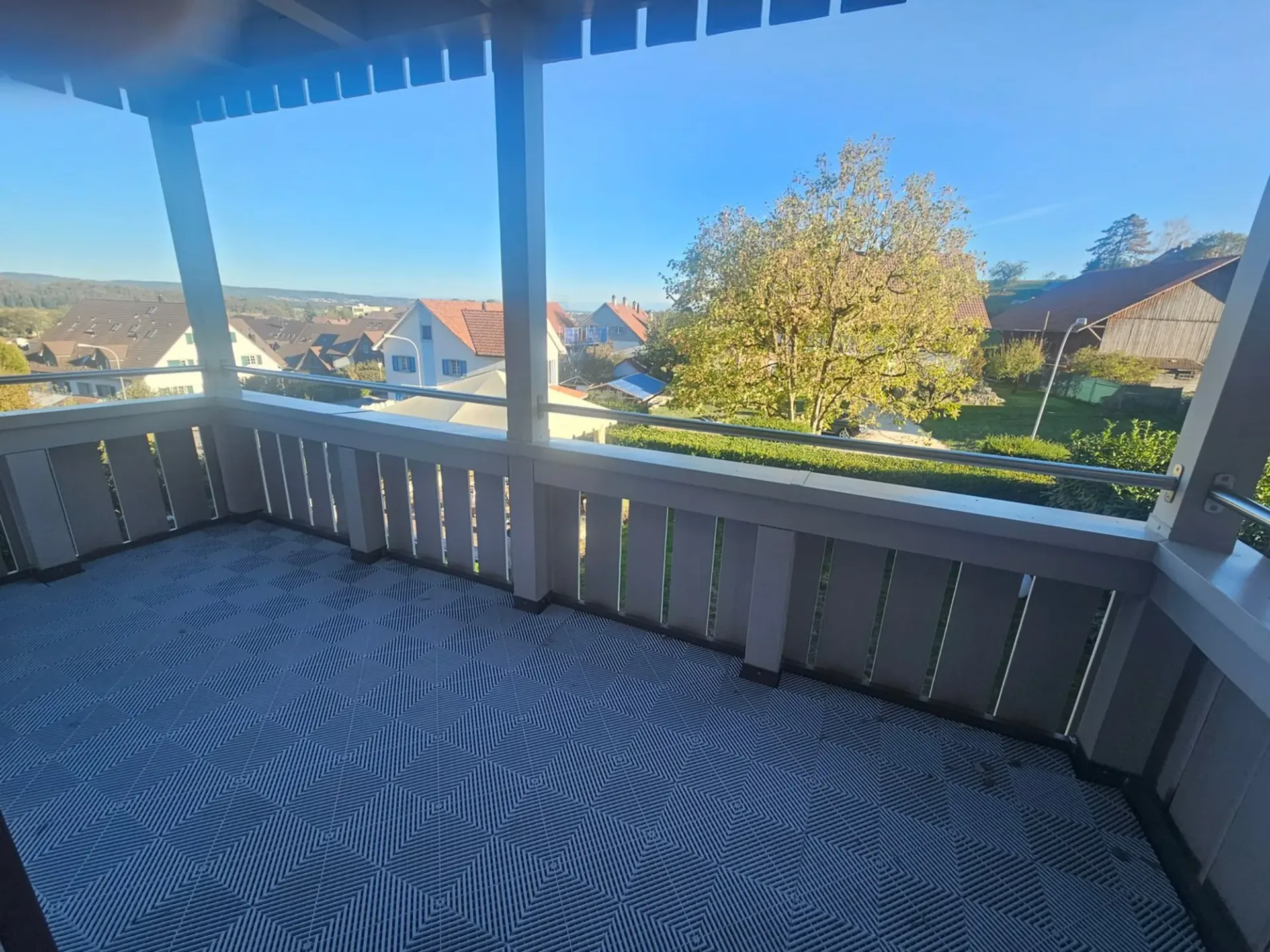 3.5-Zimmer-Wohnung mit schöner Aussicht im steuergünstigen Neerach