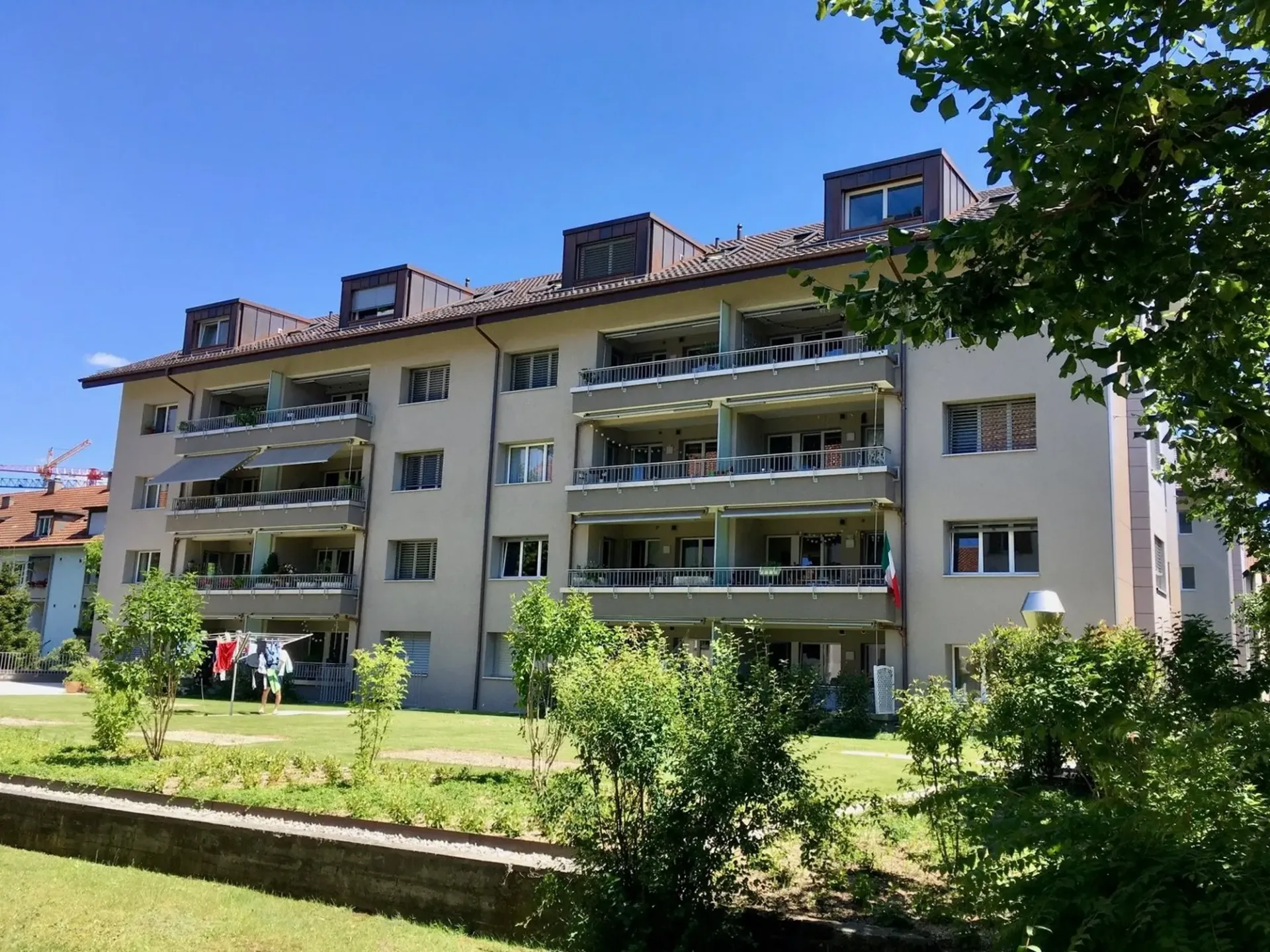 Modern 3.5-room apartment at 81 m² on the high ground floor