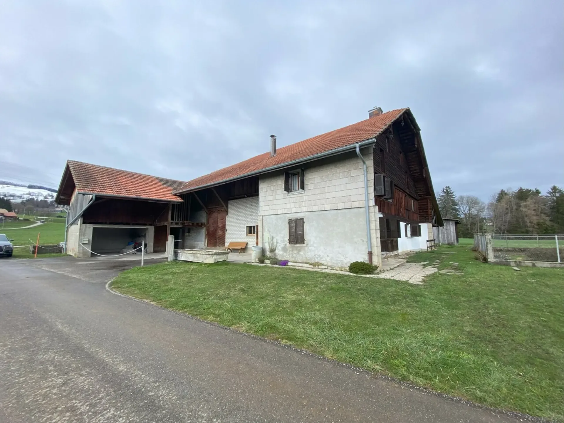 Historisches Bauernhaus zu vermieten, nur zwei Schritte vom See entfernt, für 6 Monate