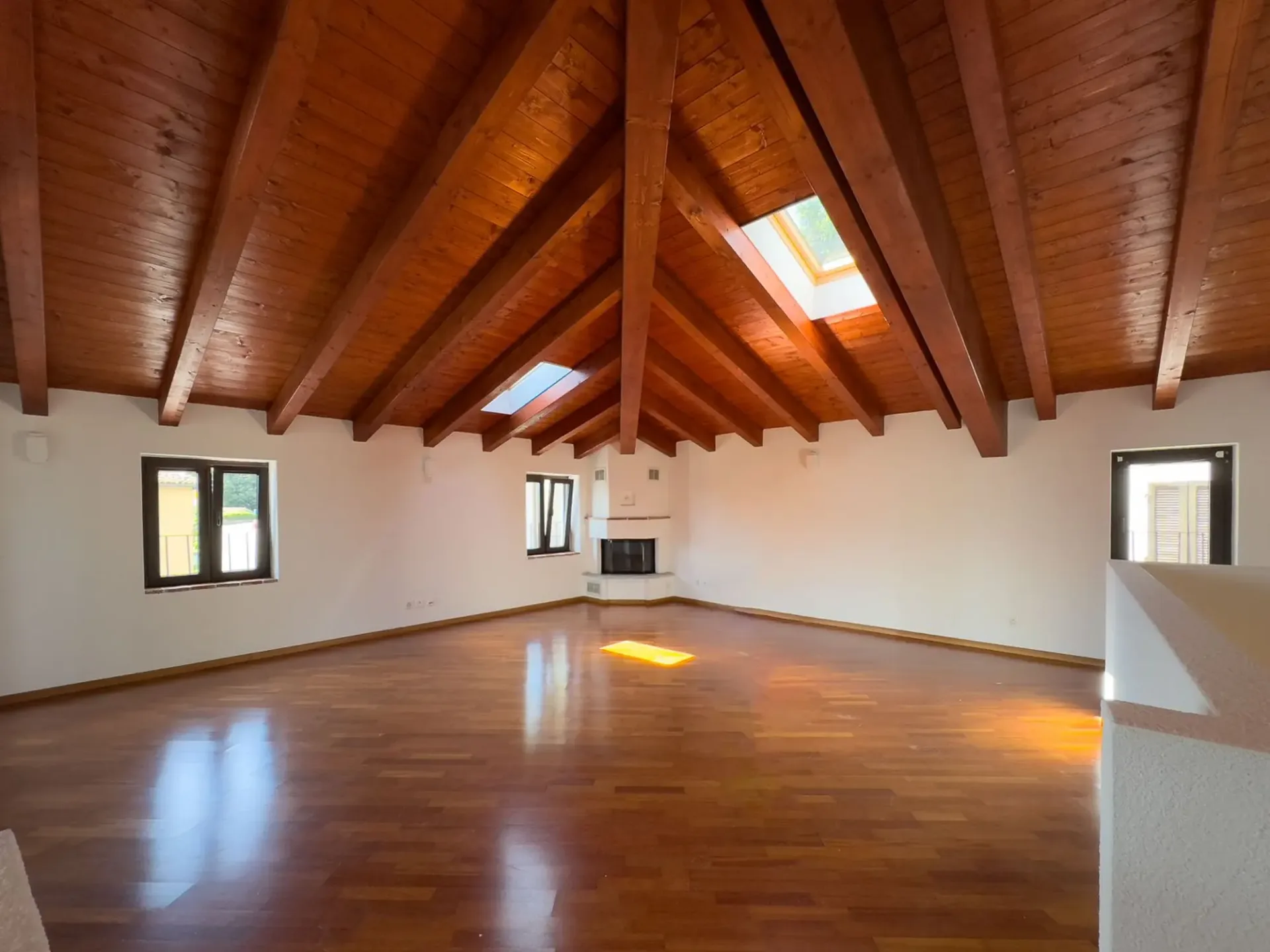 Haus mit zwei Wohnungen und Seeblick renoviert