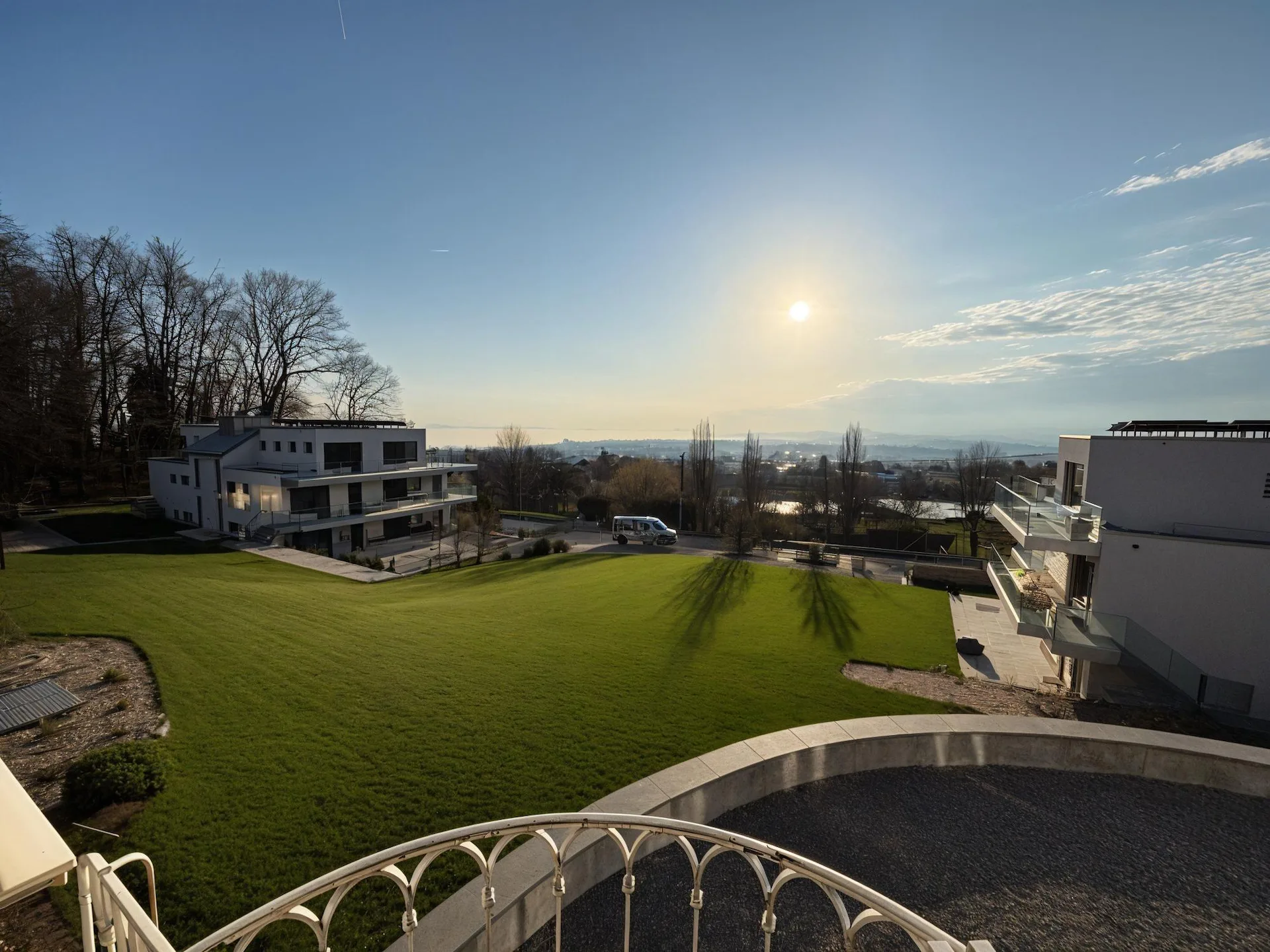 Lumineux 2,5 pièces dans une ancienne villa de maitre - Vue lac exceptionnelle !!