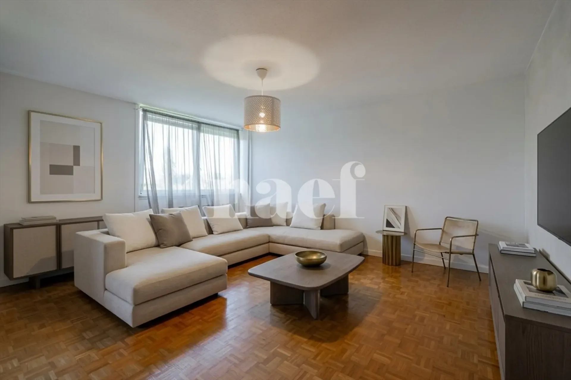 Vier-Zimmer-Wohnung mit Balkon und Garage im Herzen des Lignon