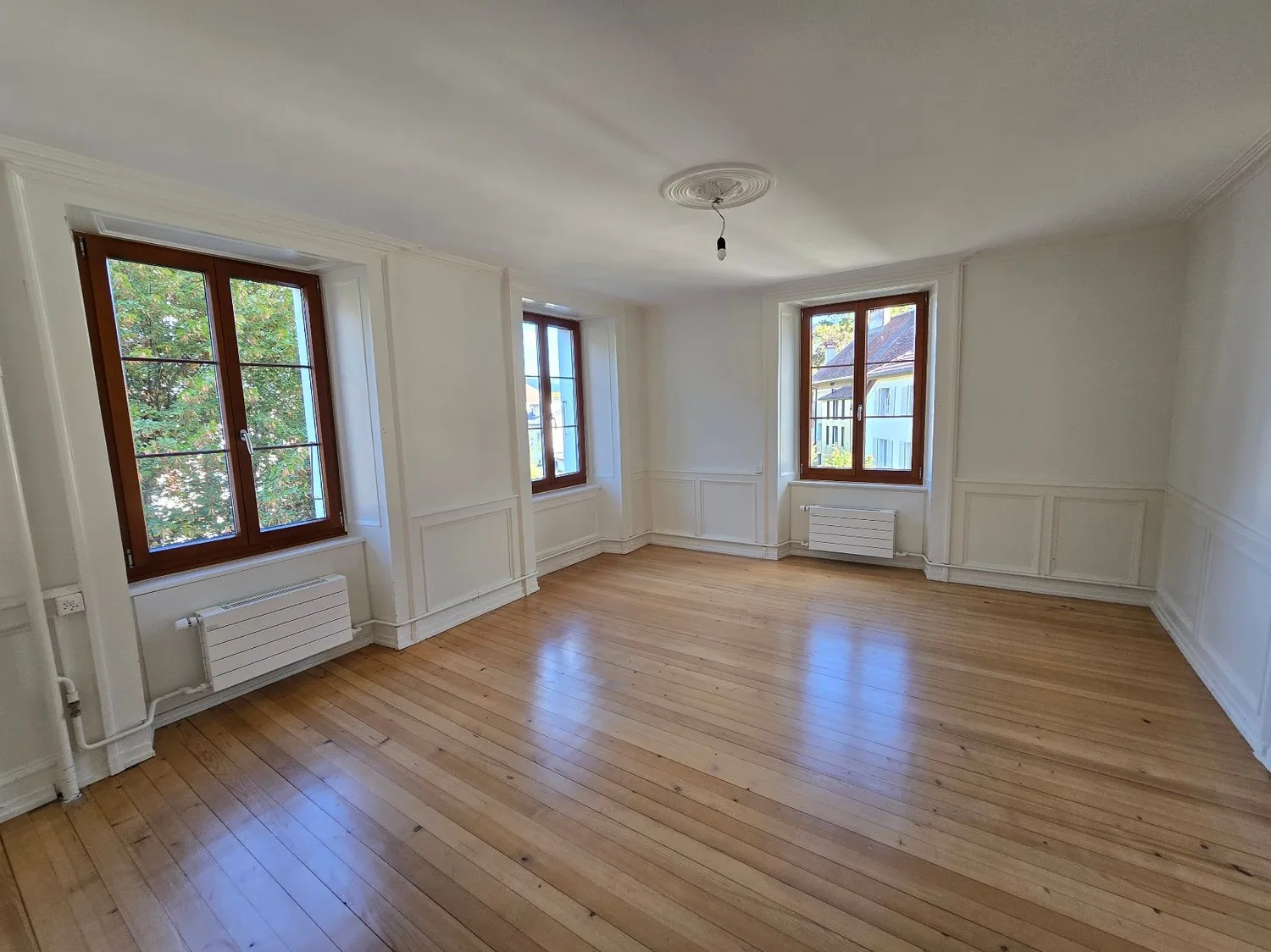 Geräumige 4-Zimmer-Wohnung im Zentrum von Fleurier