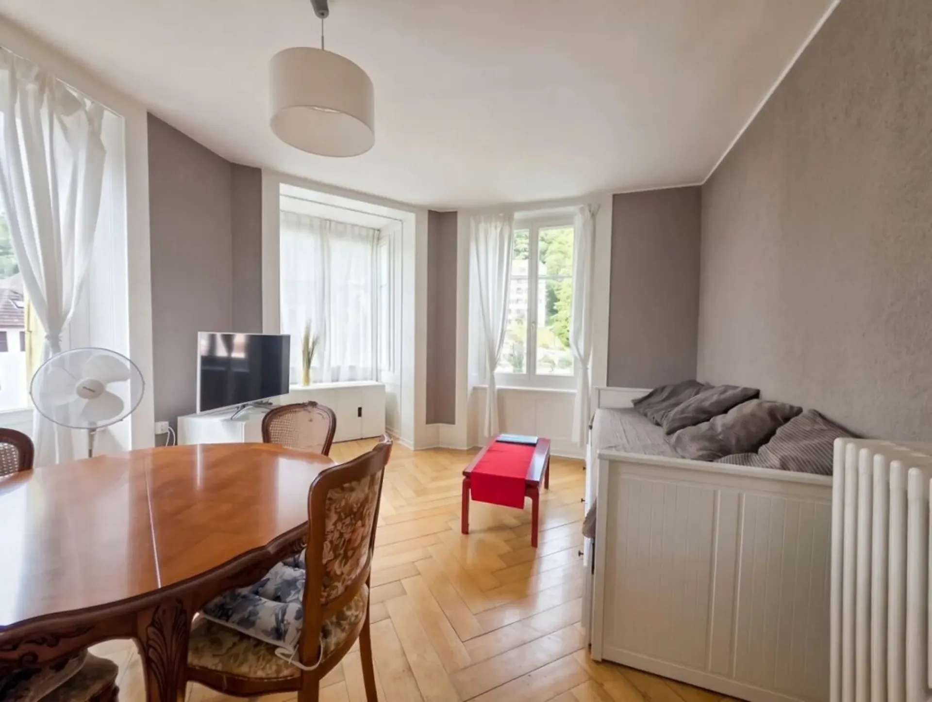 Charmantes 3,5-Zimmer-Wohnung in Le Locle - Ideal für Wohnen oder vermietbare Investition / Airbnb-Schlüsselübergabe