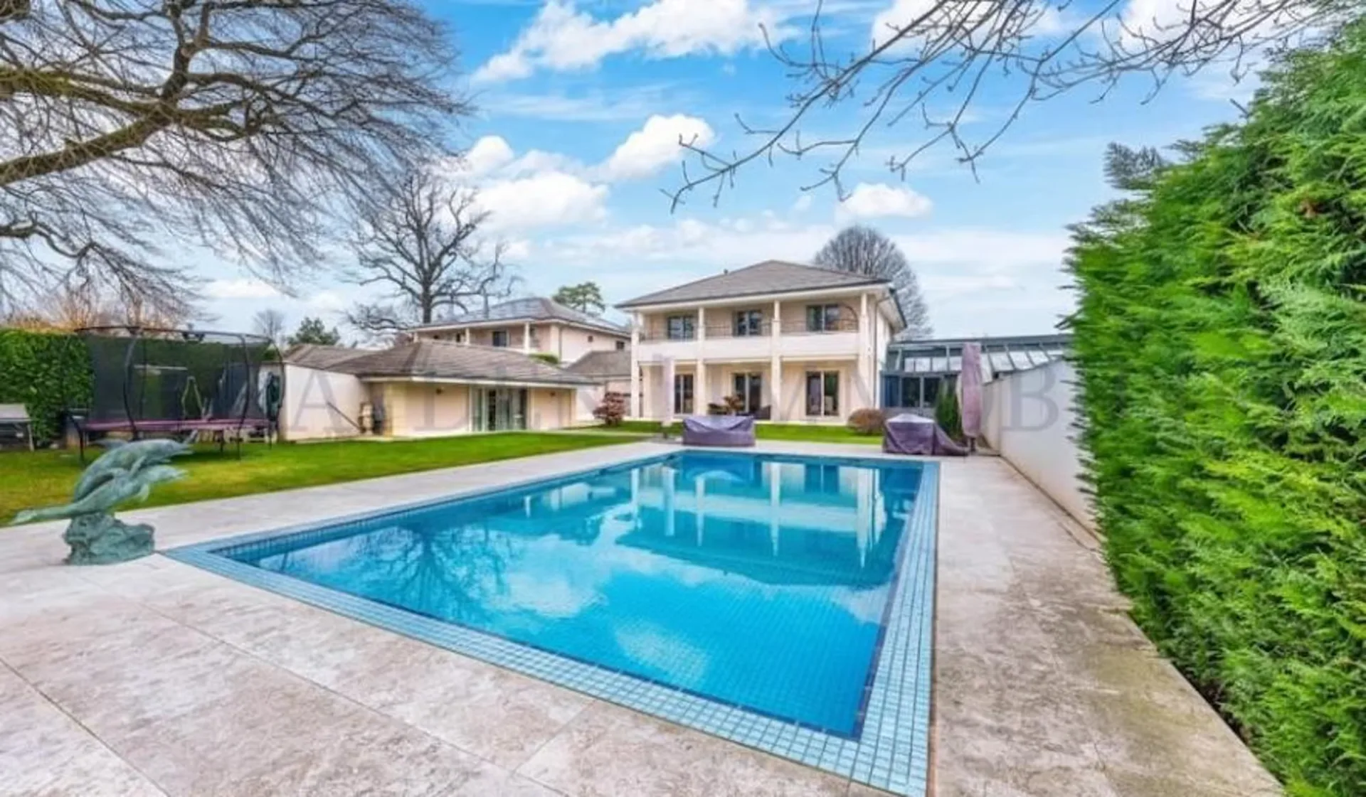 Villa d'eccezione con una piscina e pool-house