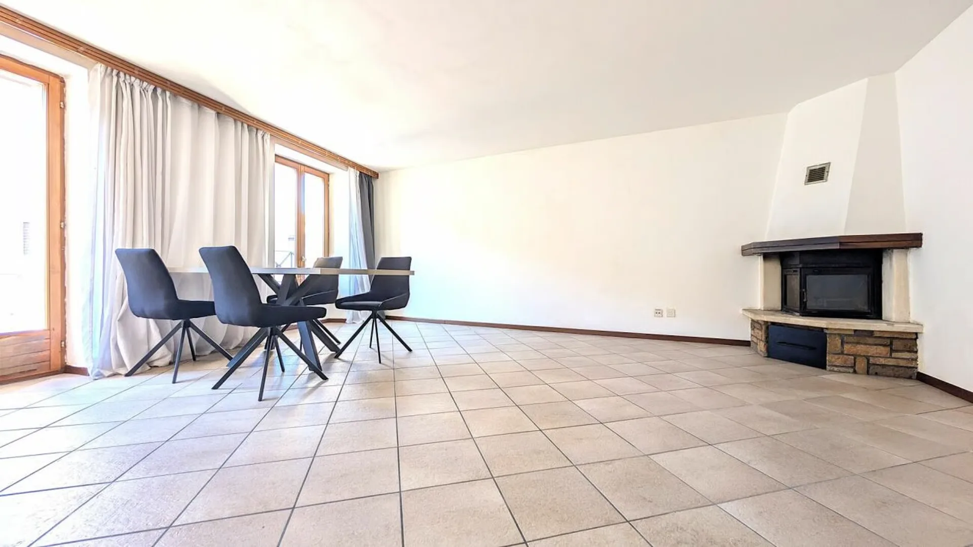 Einzigartige Atmosphäre mit Kamin und anpassbarem Layout