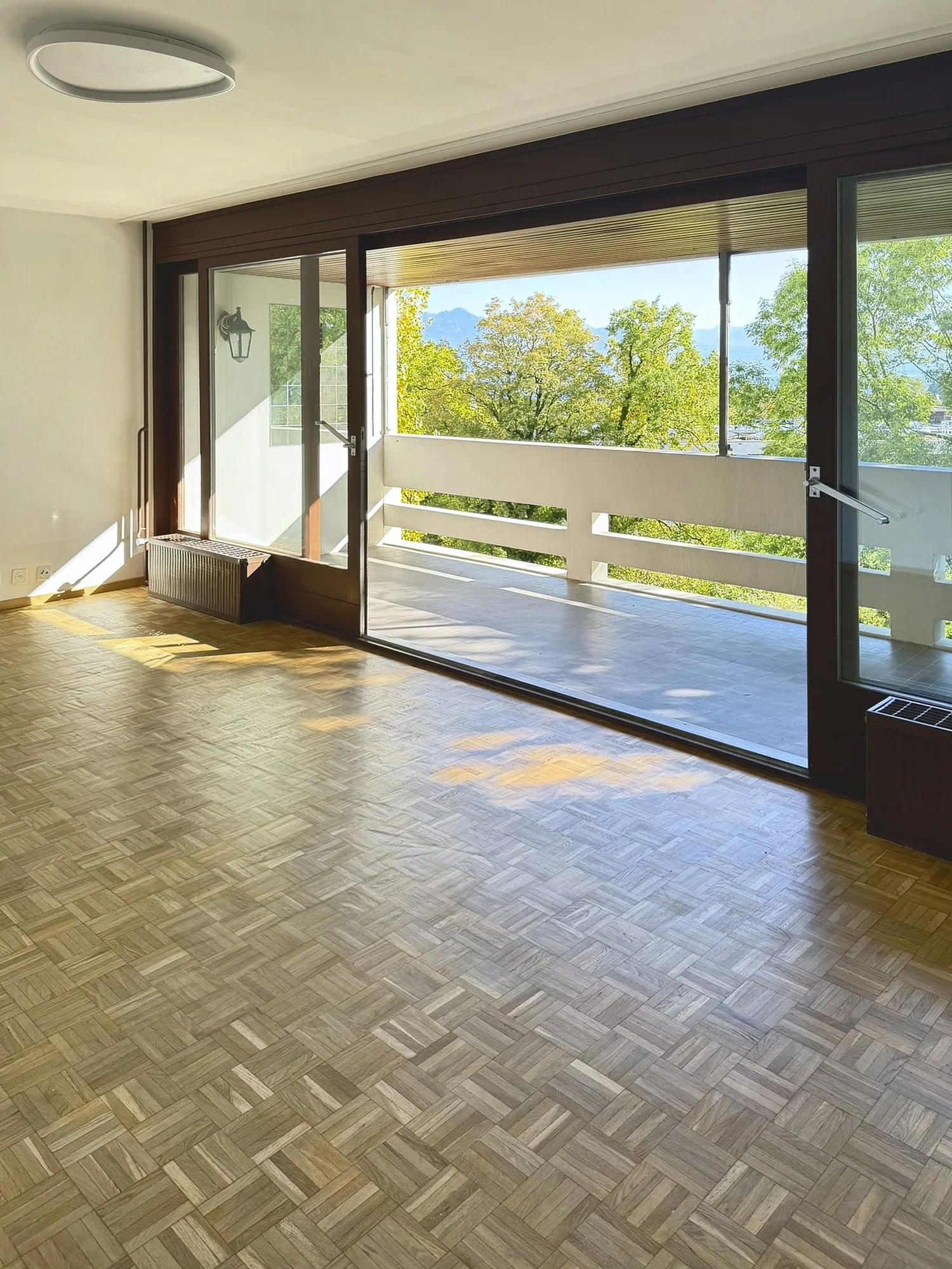 Appartement de 3.5 pièces avec piscine, entièrement rénové !