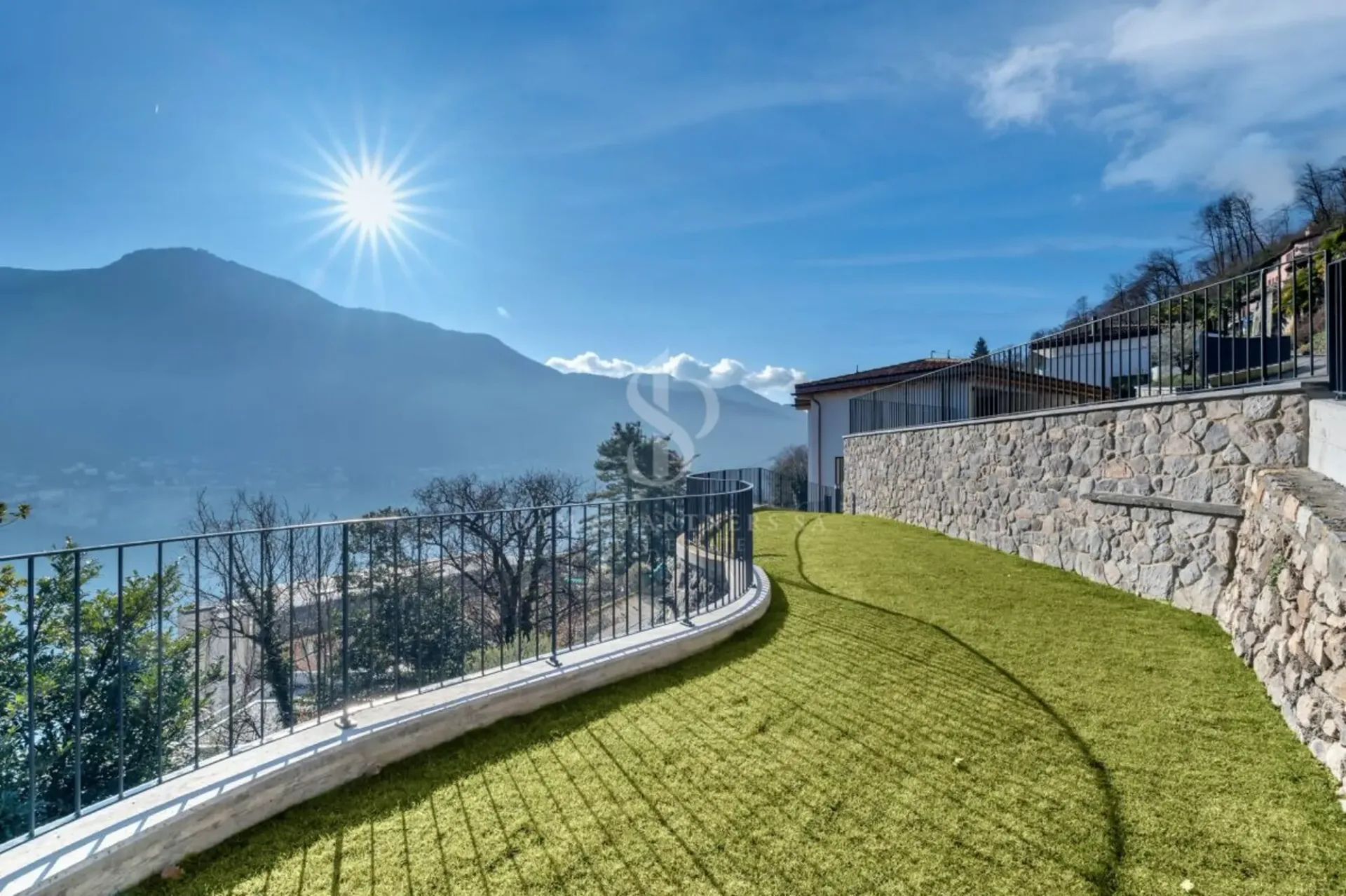 Neue Villa mit Seeblick