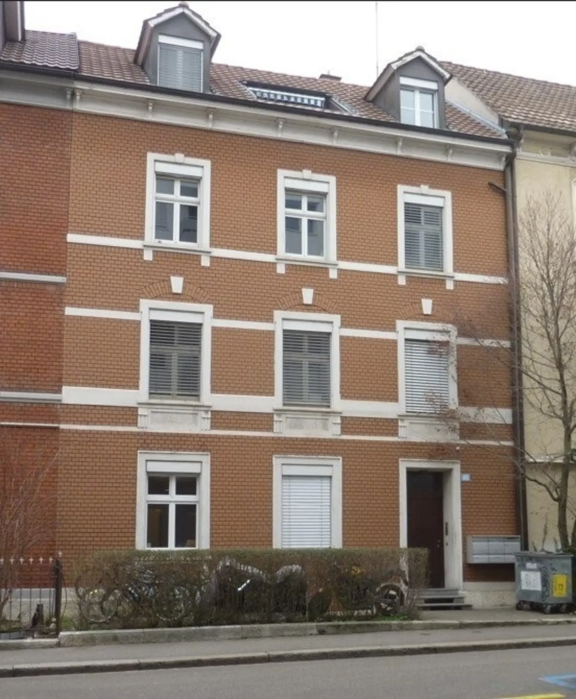Appartement dans un immeuble ancien près du Rhin